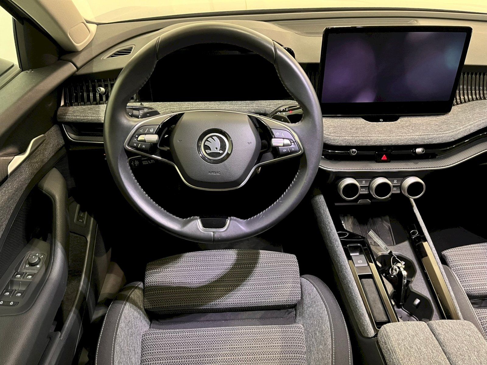 Škoda Superb, 2.0 TDI 110 kW A7F Selection - fotka 5