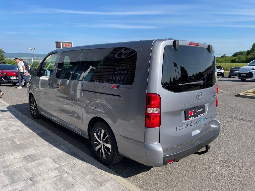 Toyota Proace Verso, 2.0L 8AT Family 8 - fotka 6