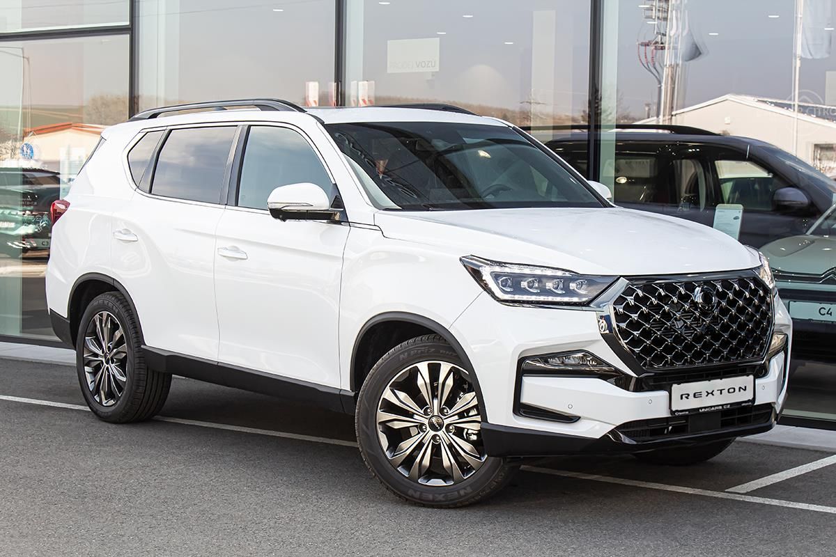 SsangYong Rexton, 2,2 e-XDI 4WD Premium Black - fotka 3