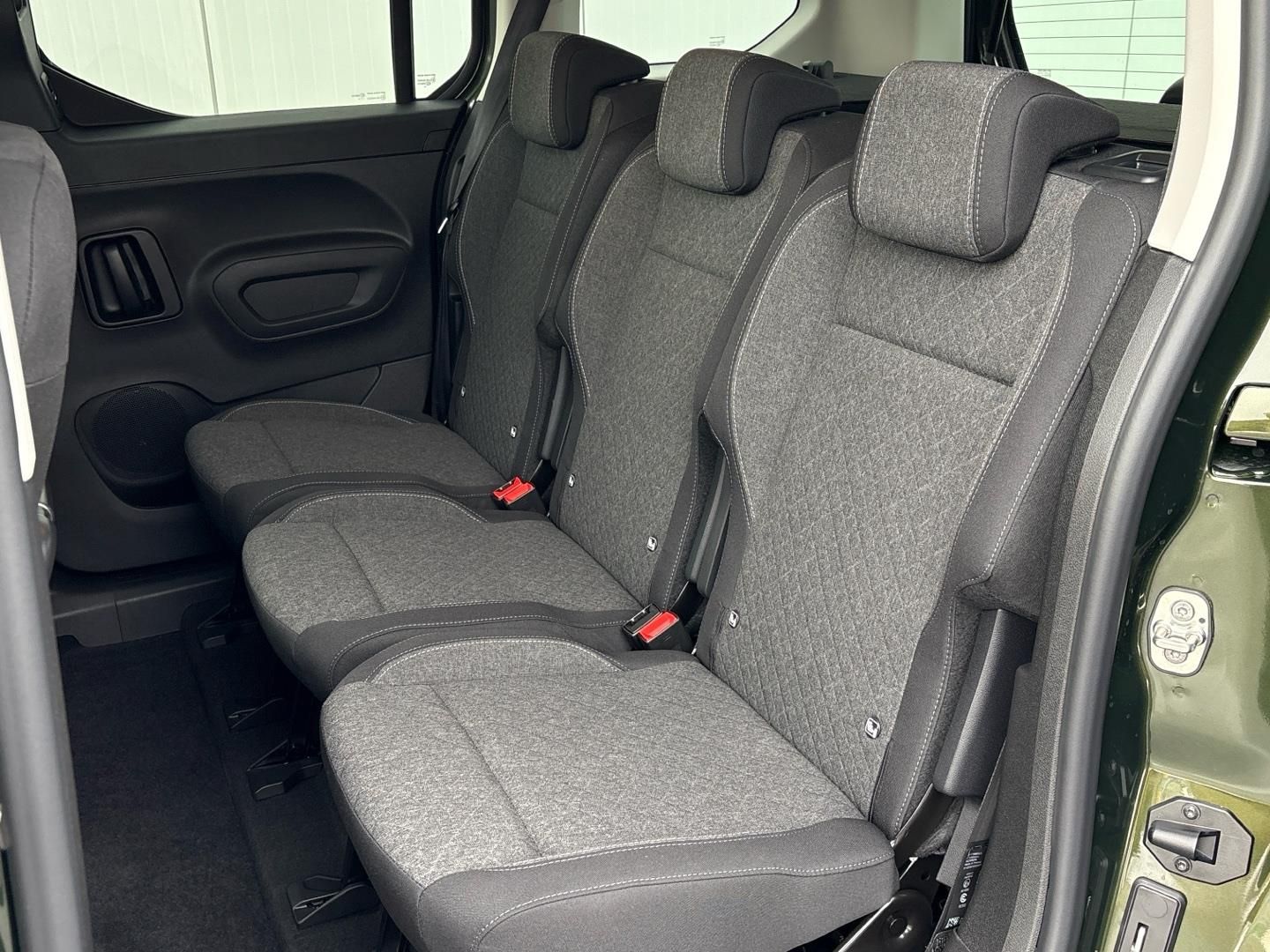Opel Combo, 1.5 CDTi 130k Elegance Plus - fotka 5