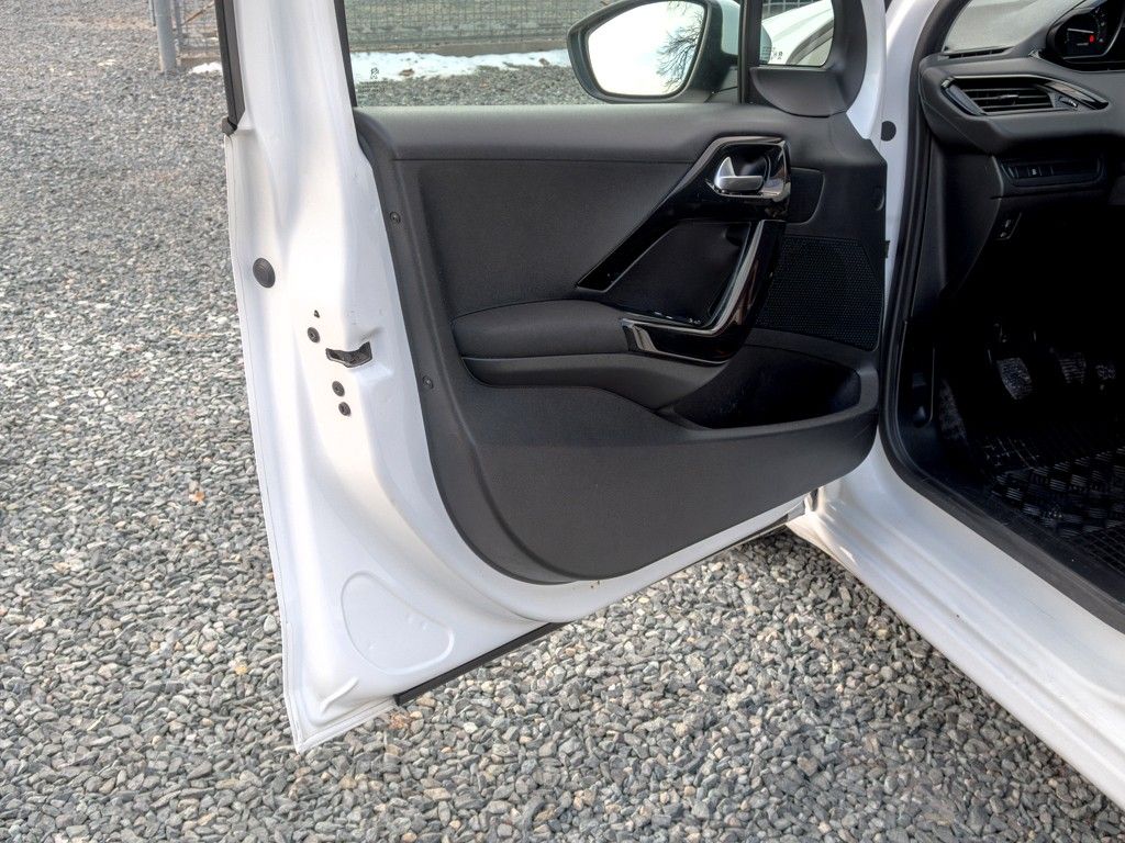 Peugeot 208, ČR 1.6HDI 55KW – PO SERVISU - fotka 5