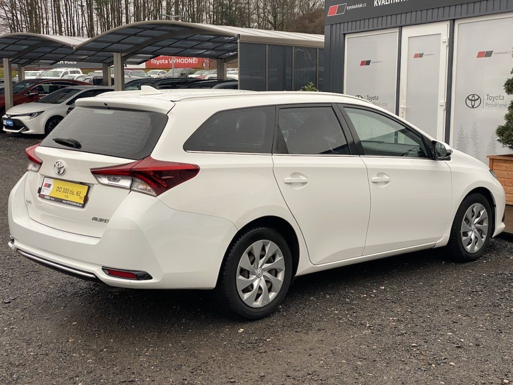 Toyota Auris, 1.4D, ČR, Active, manual - fotka 6