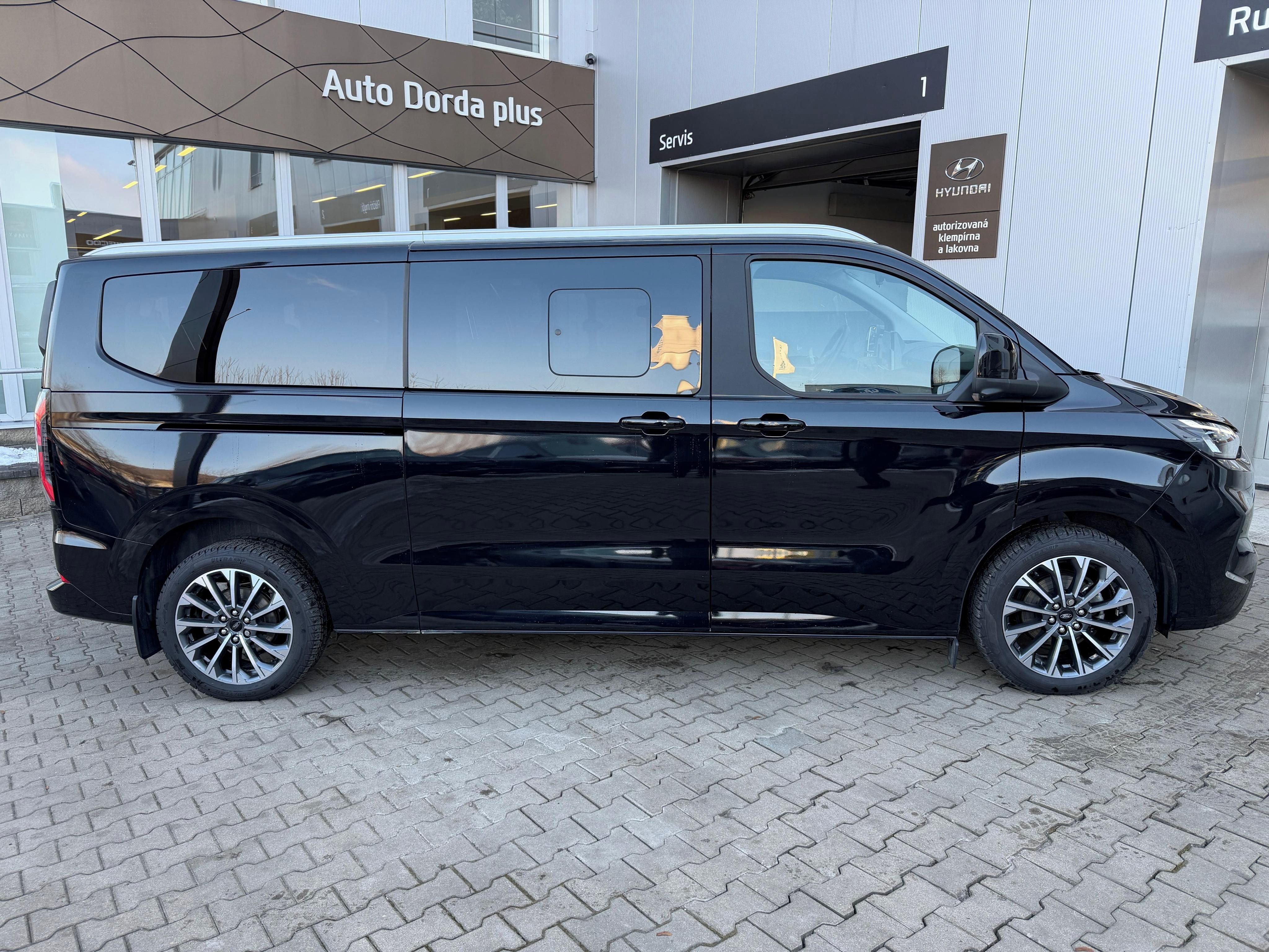 Ford Tourneo Custom, TITANIUM X 2,0  4x4  L2 A/T - fotka 2