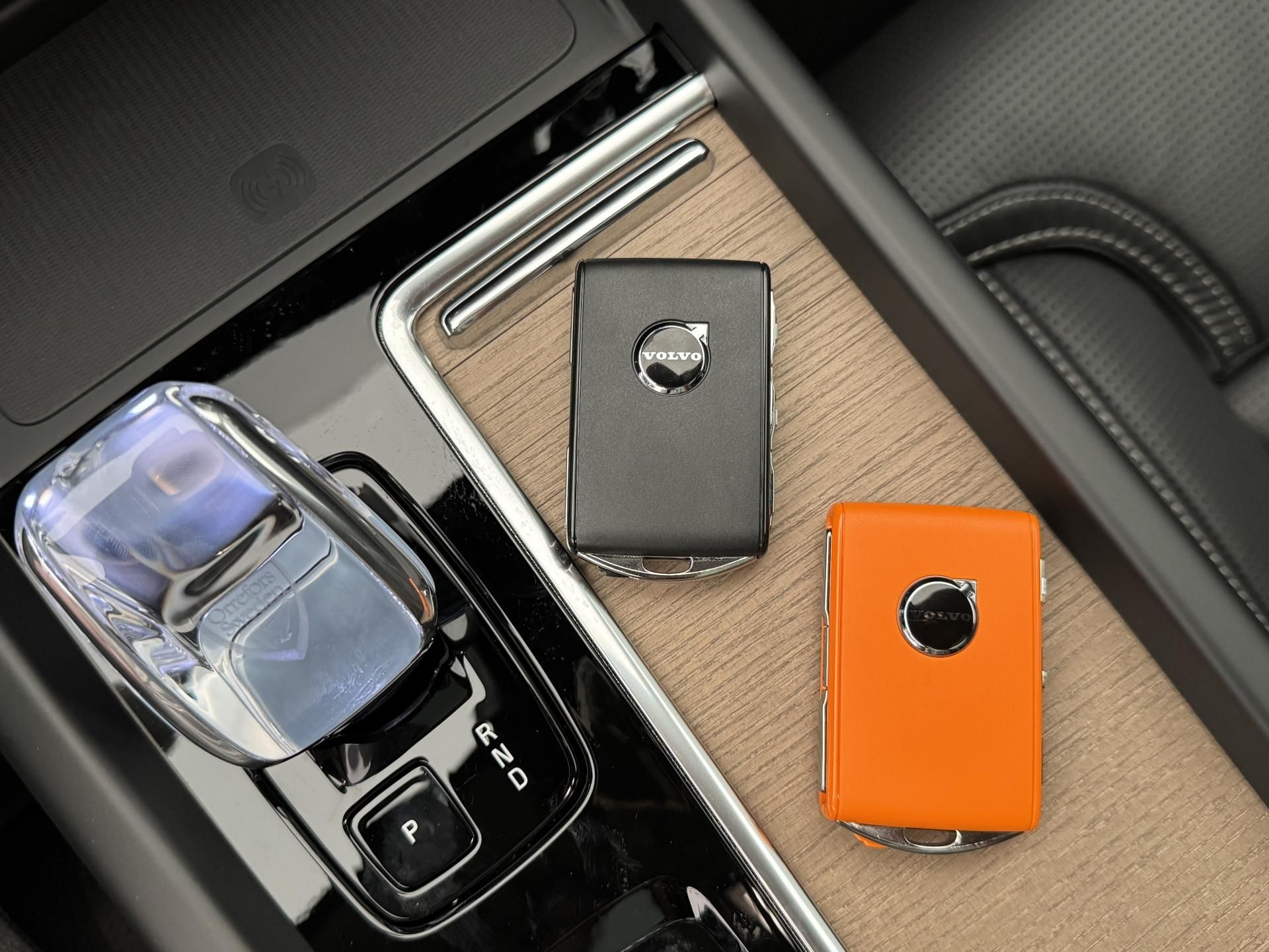 Volvo XC60, T6 AWD AUT DARK ULTRA - fotka 5