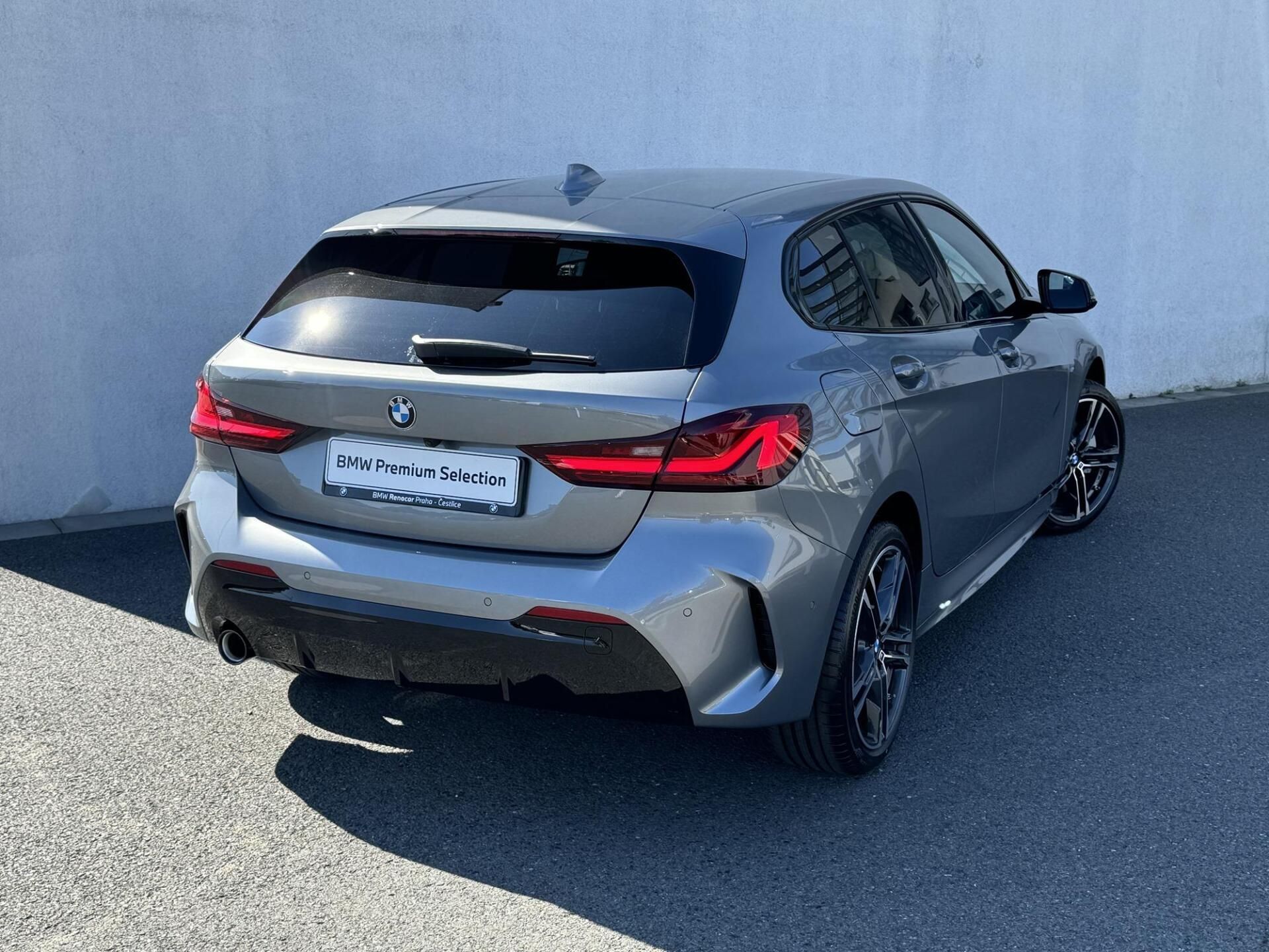 BMW Řada 1, 118i Hatchback - fotka 2