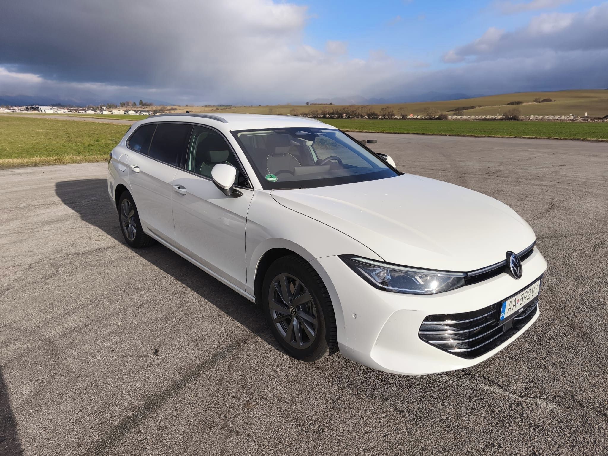 Volkswagen Passat, Variant Elegance eHybrid 2025 - fotka 3