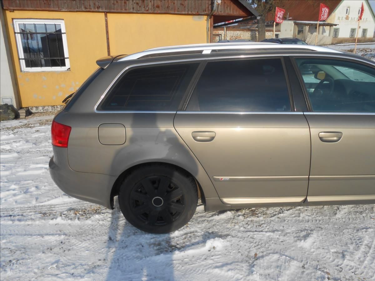 Audi A4 Avant, 2,0 TDi 103Kw S line - fotka 5