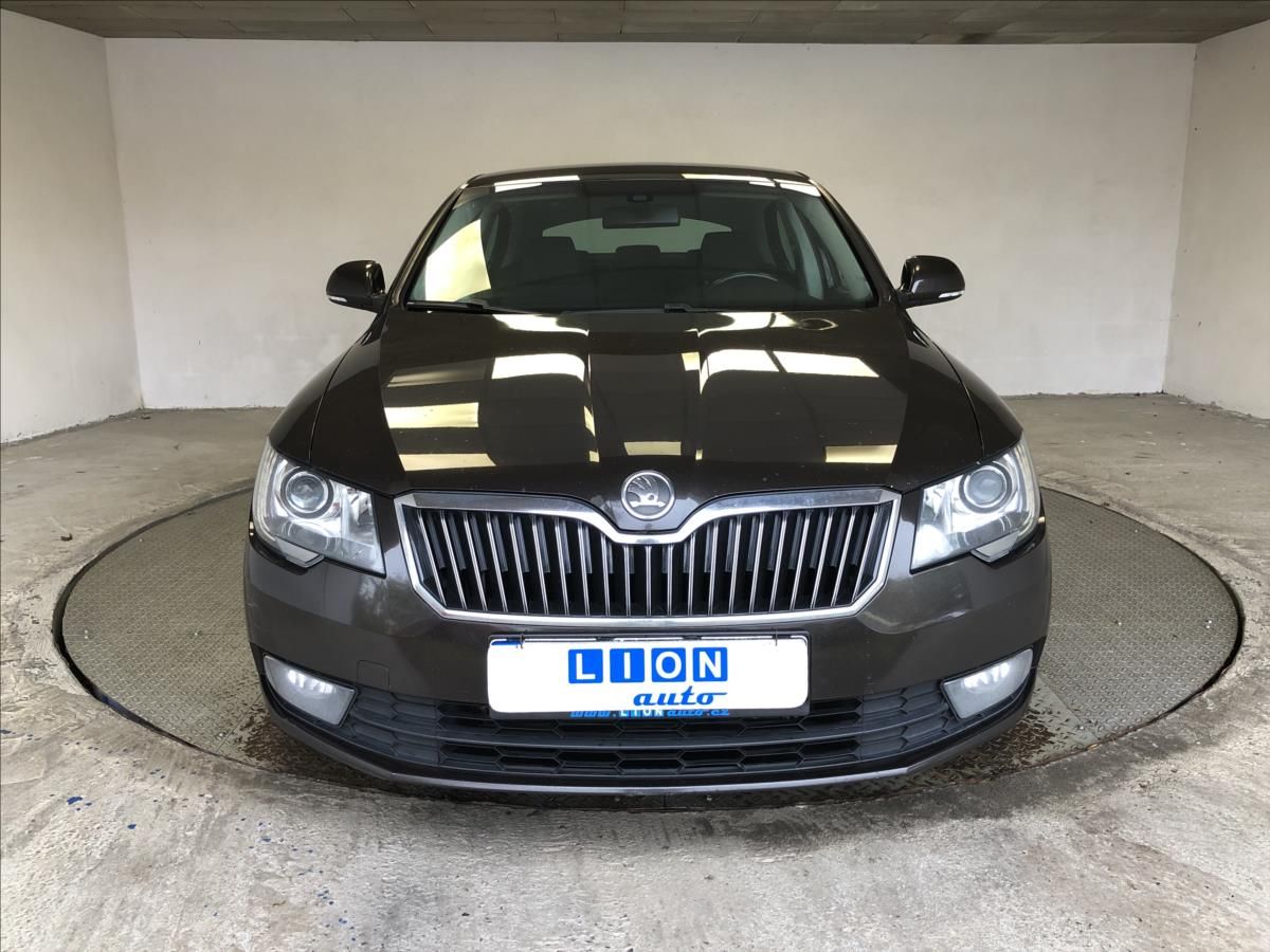 Škoda Superb, 2,0 TDI CR DPF 103kW Active - fotka 2