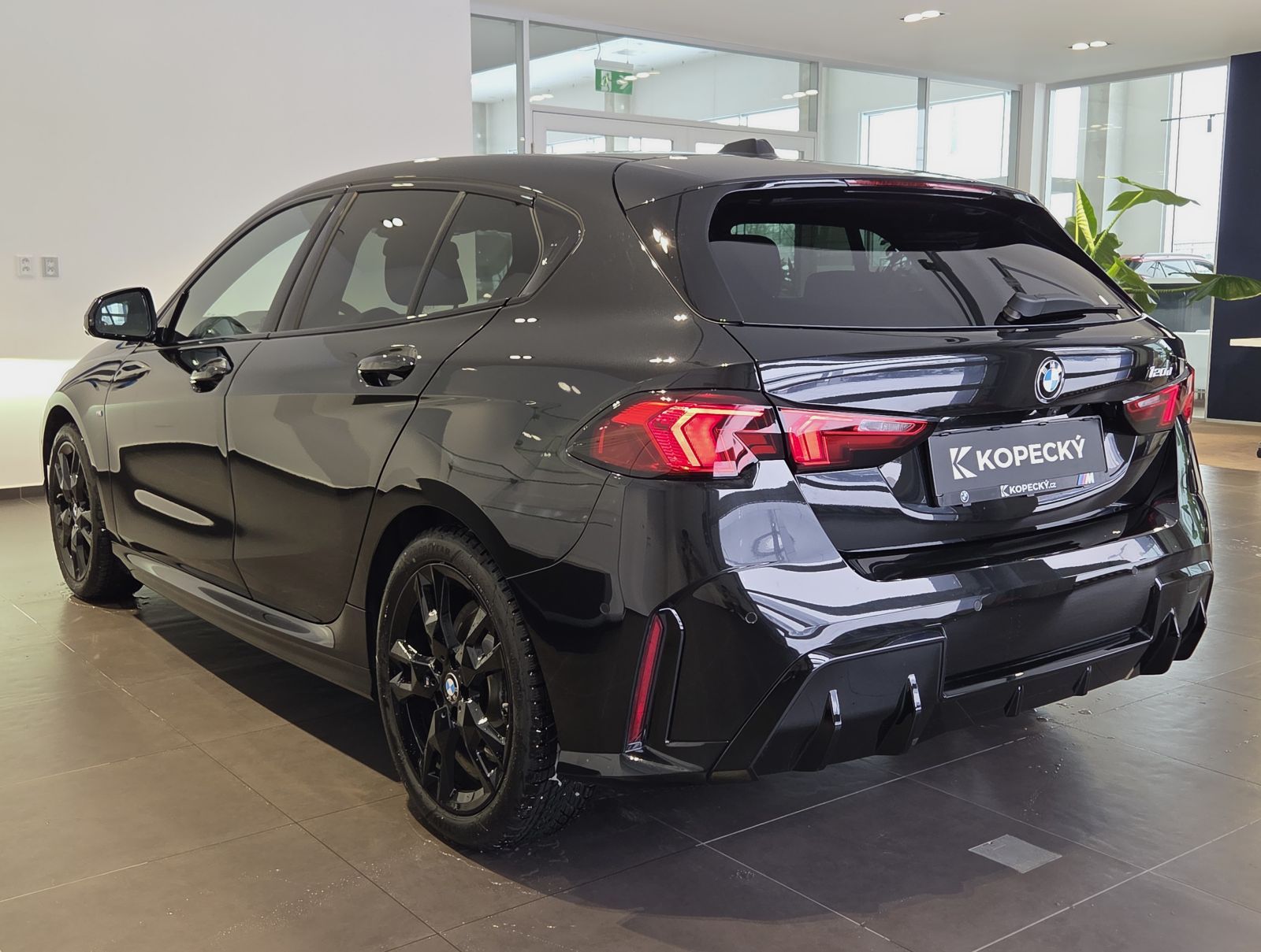 BMW Řada 1, 120d sDrive M Sport - fotka 4