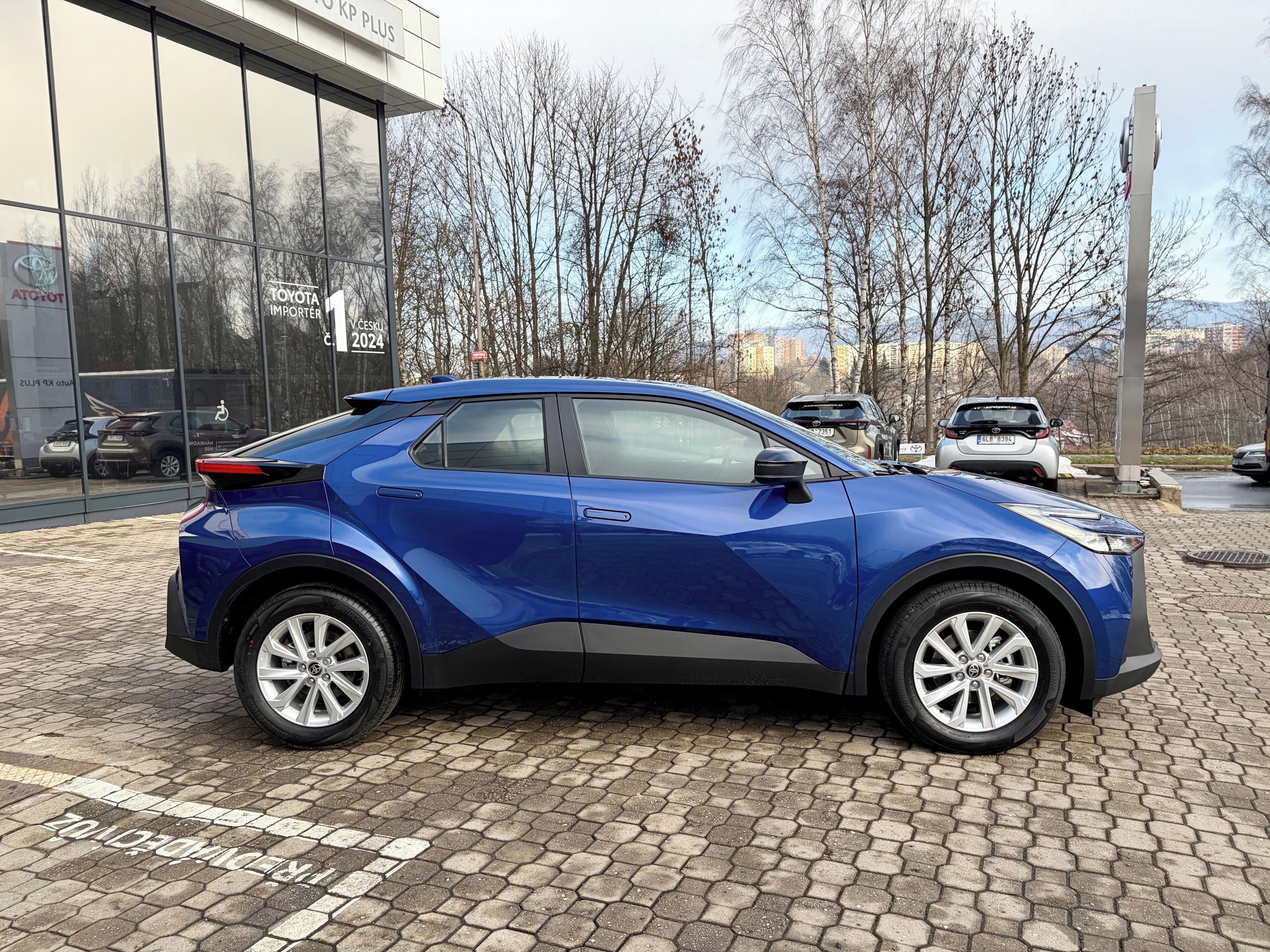 Toyota C-HR, 1,8 HEV 140k Limited Edition - fotka 3
