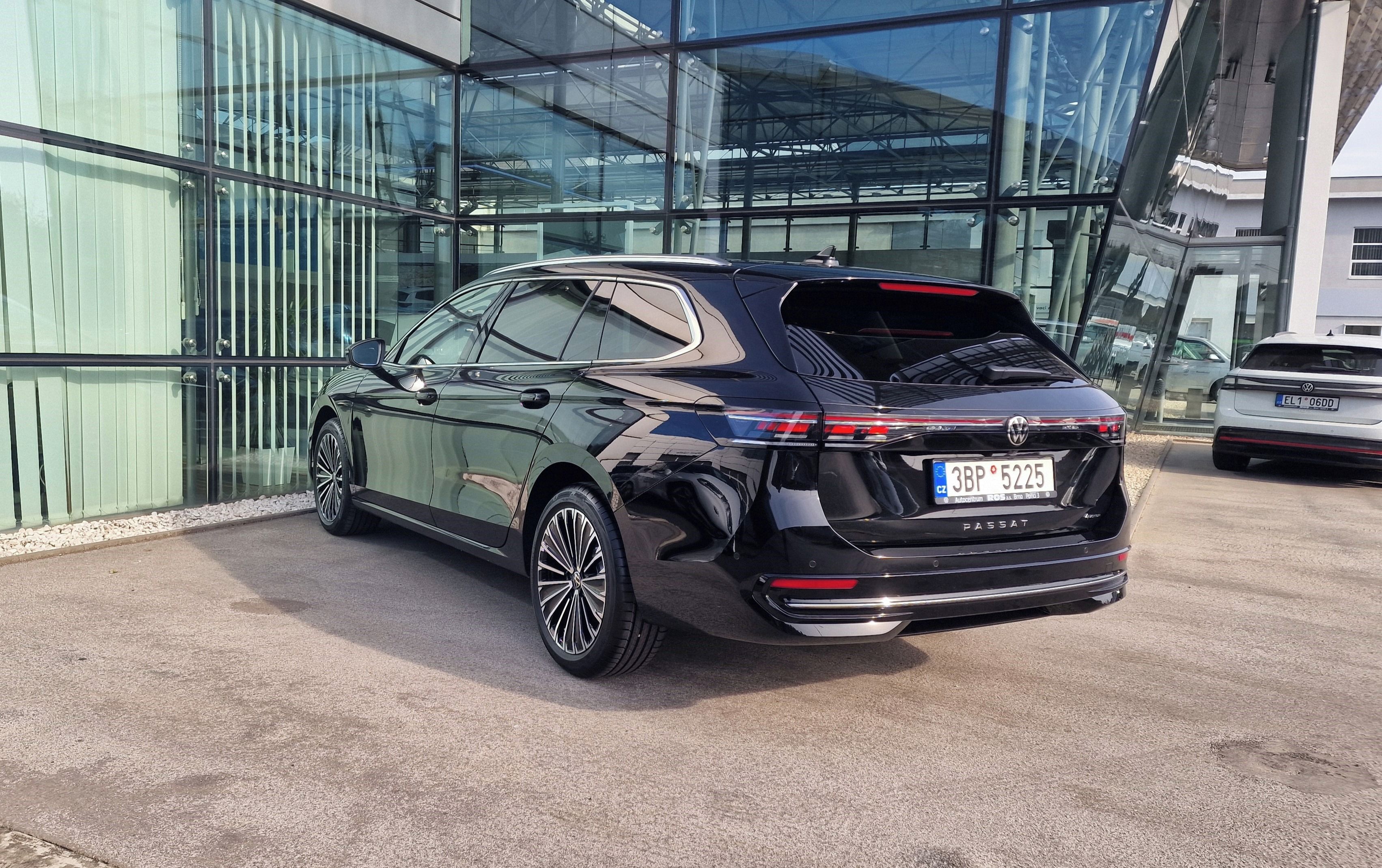 Volkswagen Passat, 2.0 TDI 4Motion 7DSG Elengace - fotka 3