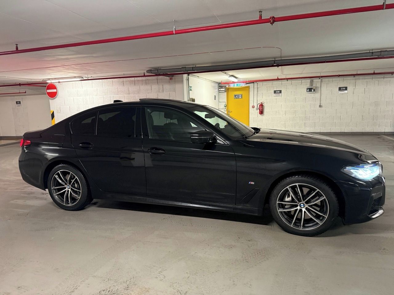 BMW Řada 5, BMW 530d xDrive M Sport 210 kW - fotka 5