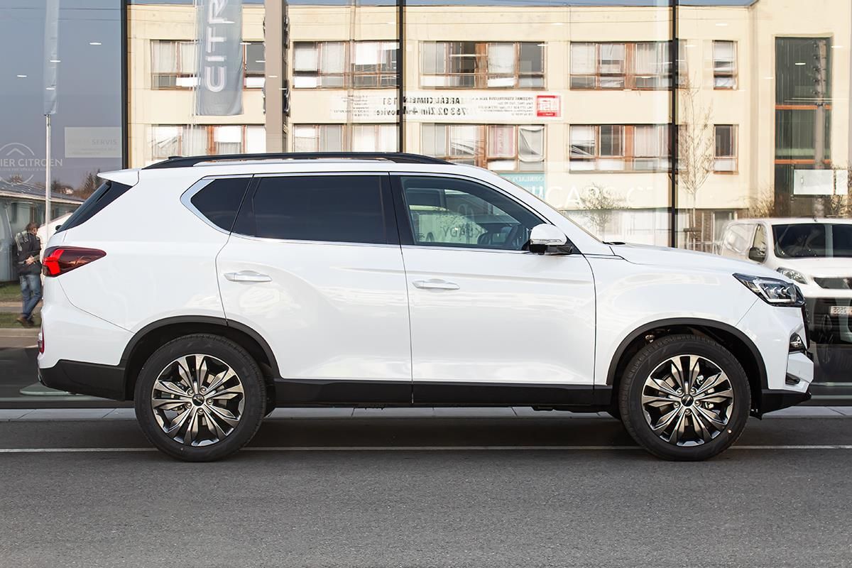 SsangYong Rexton, 2,2 e-XDI 4WD Premium Black - fotka 4