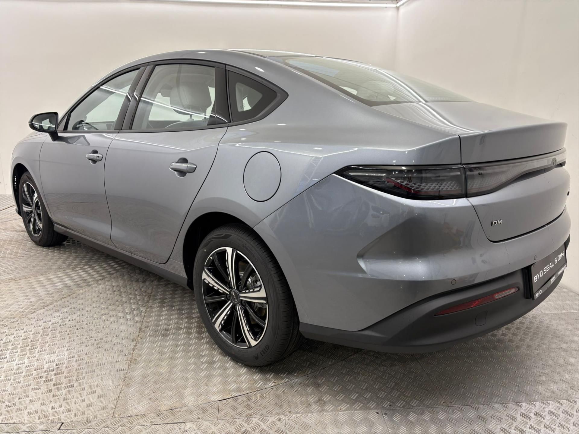 BYD Seal 5 DM-i, 156 Kw Comfort - fotka 6