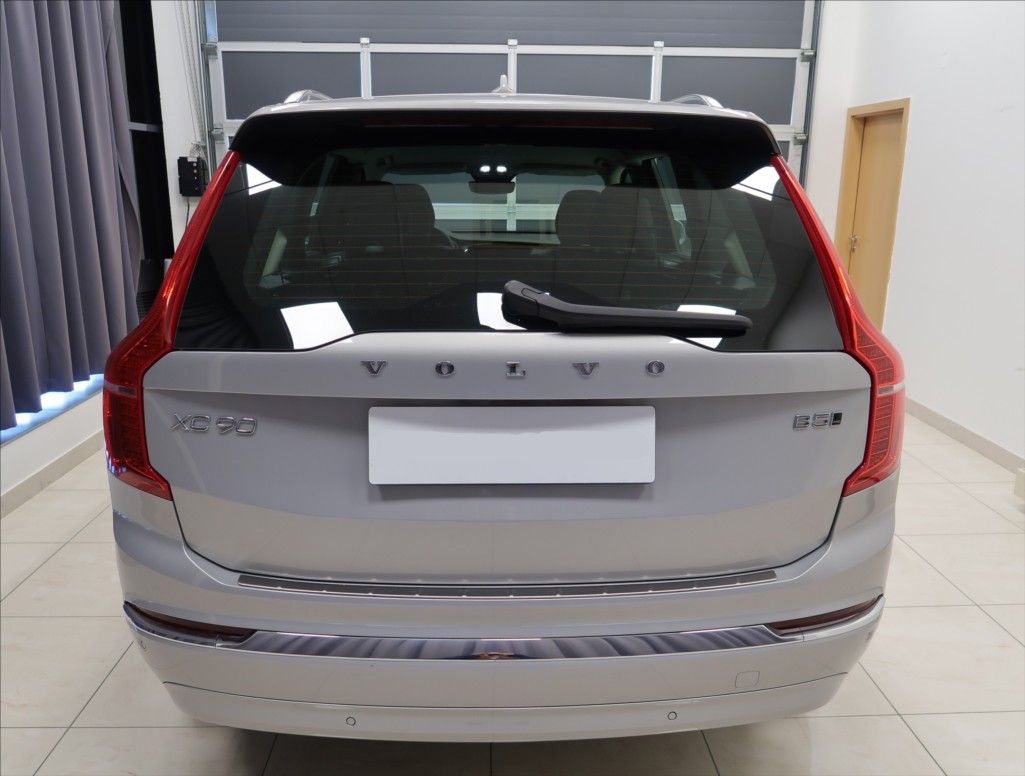 Volvo XC90, 2,0 B5 AWD AUT Plus Bright - fotka 5
