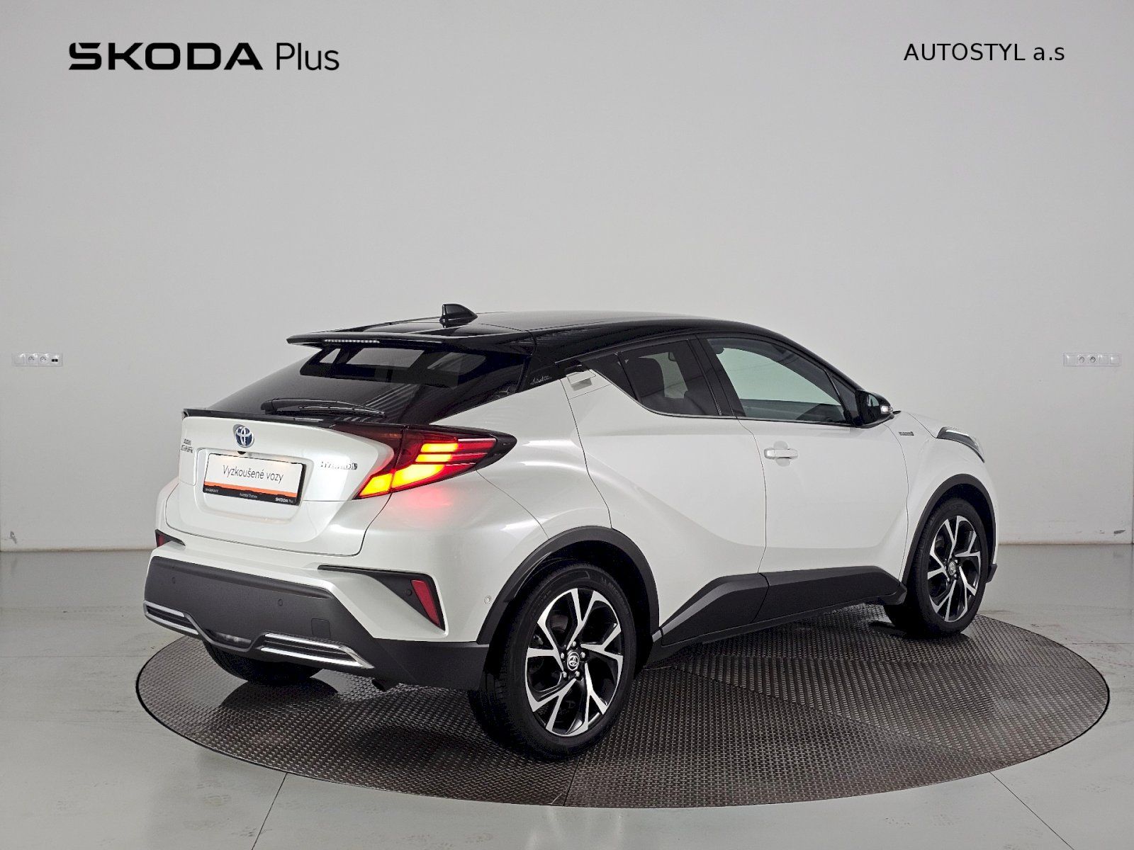 Toyota C-HR, 2.0HEV 184k SELECTION - fotka 2