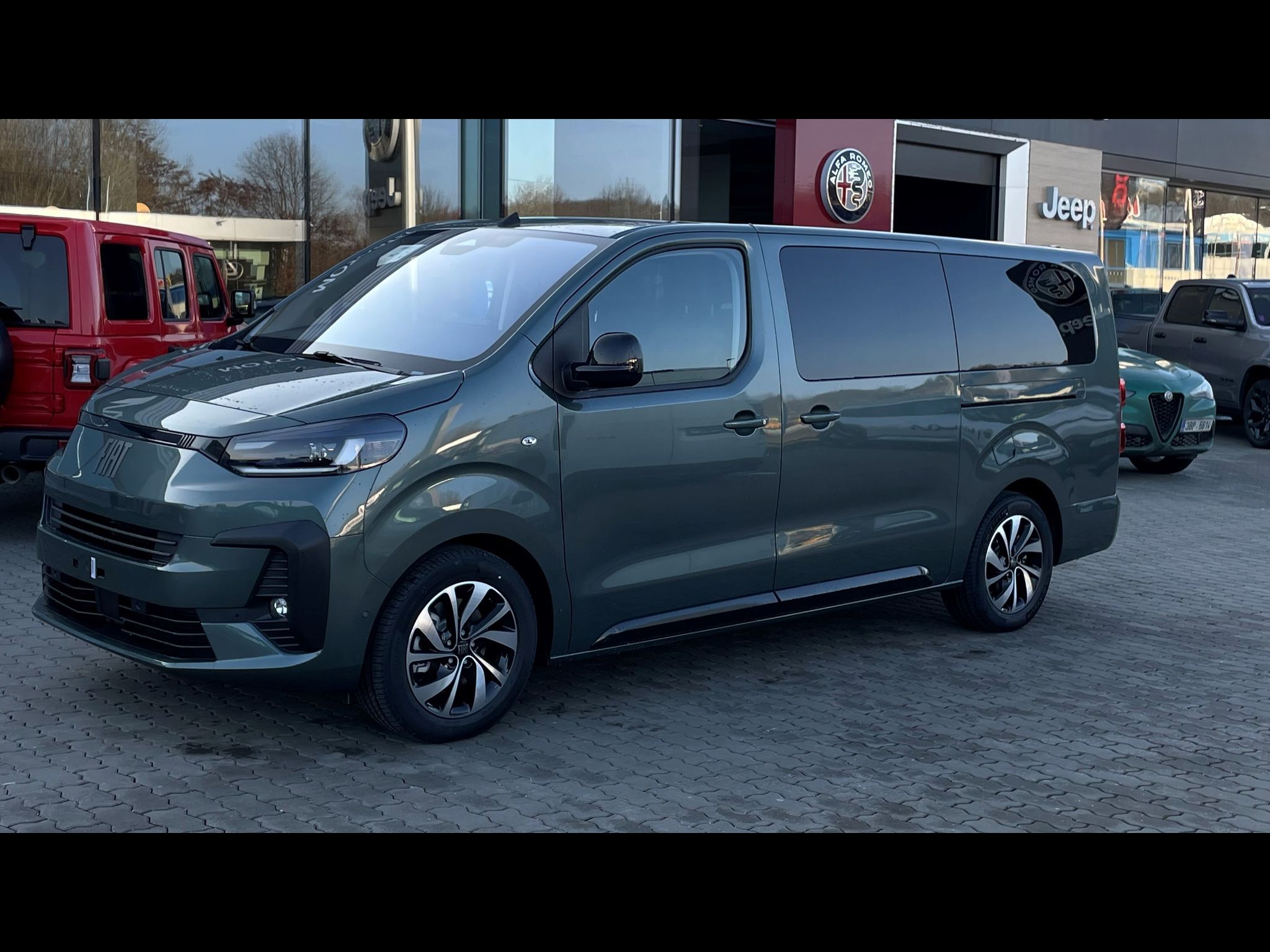 Fiat Ulysse, 2.2 MTJ 180k 8AT La Prima L3 - fotka 2