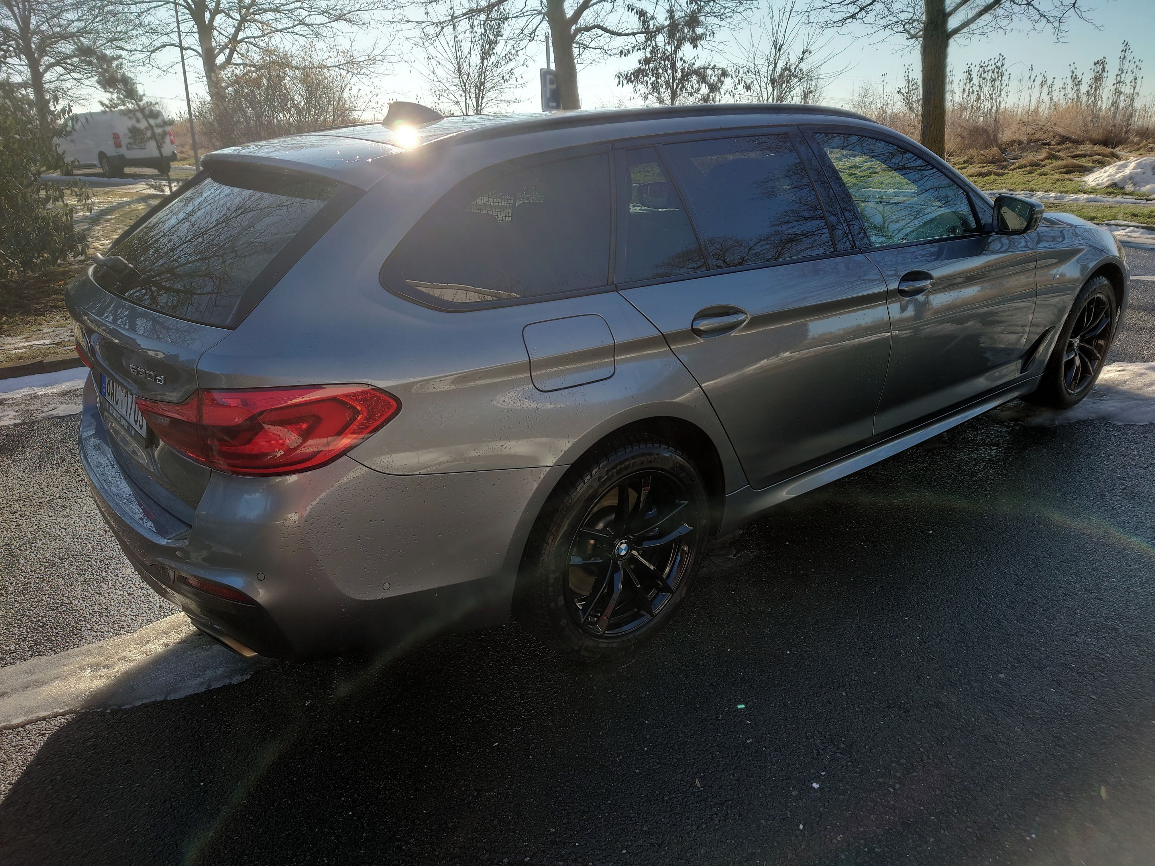 BMW Řada 5, 530d xDrive Touring Mpacket - fotka 3