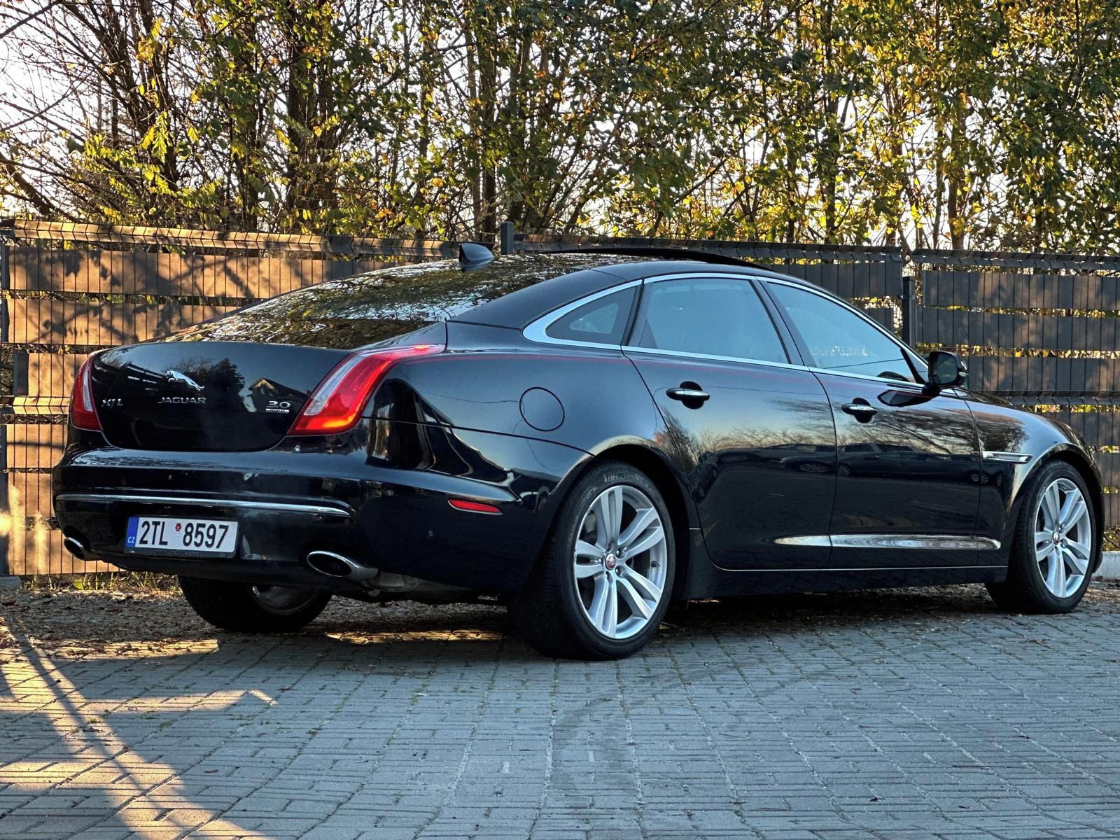 Jaguar XJ, LONG PORTFOLIO 4X4/3.0 340HP - fotka 5