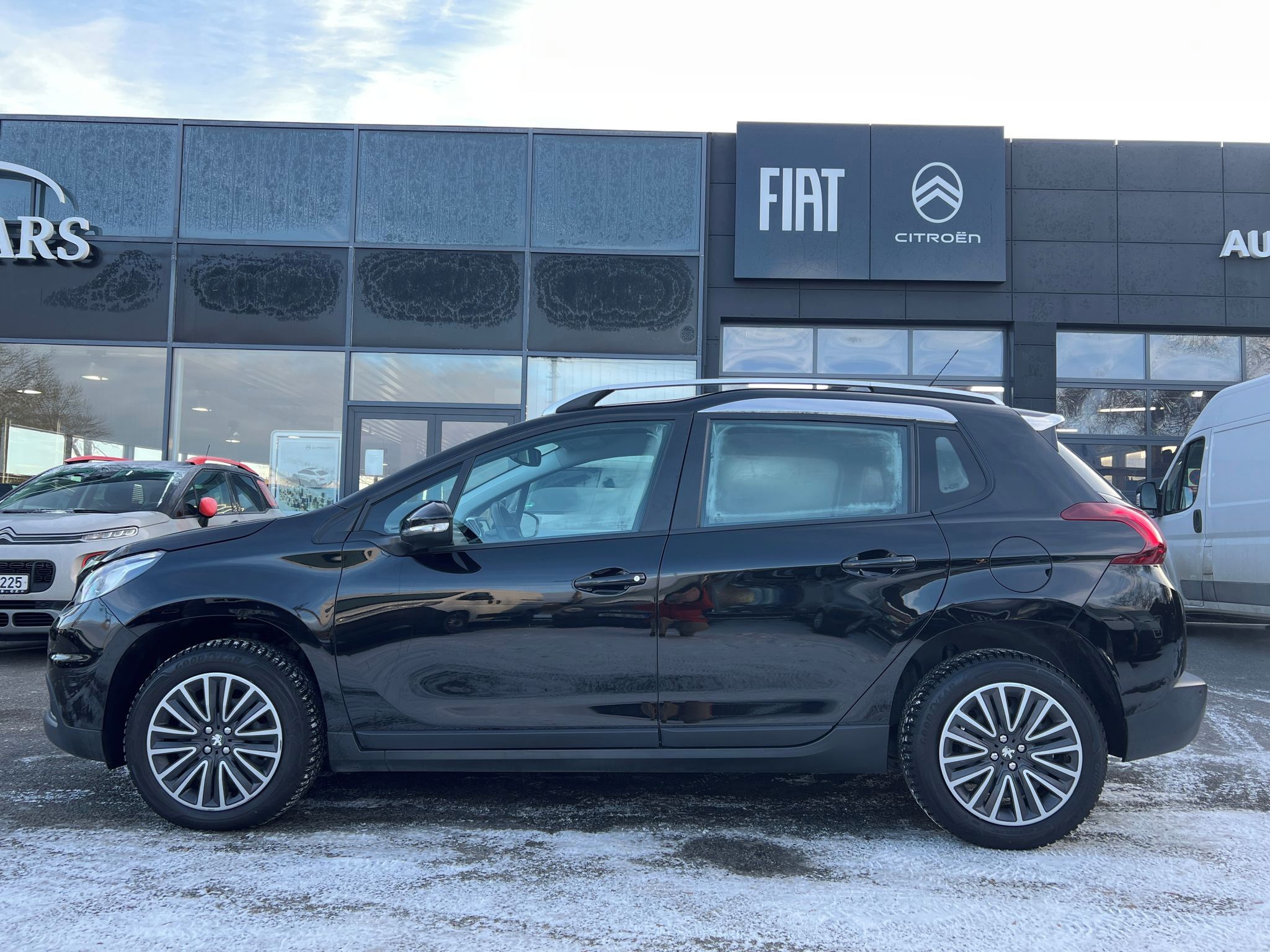 Peugeot 2008, 1.2 110k ZÁRUKA SERVIS VÝHŘ SE - fotka 4
