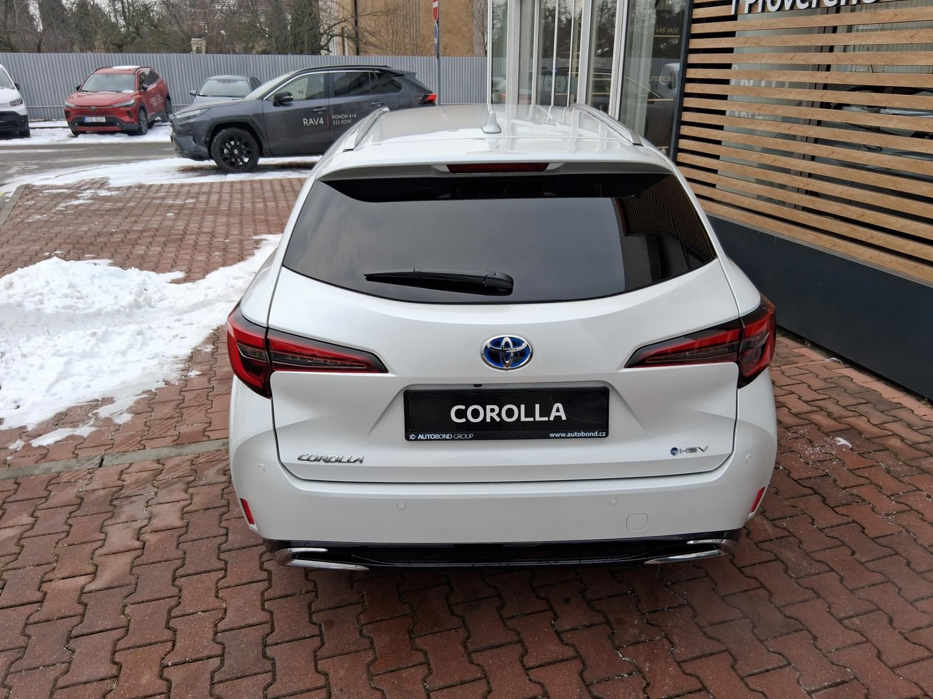 Toyota Corolla, 1,8 HEV STYLE - fotka 5