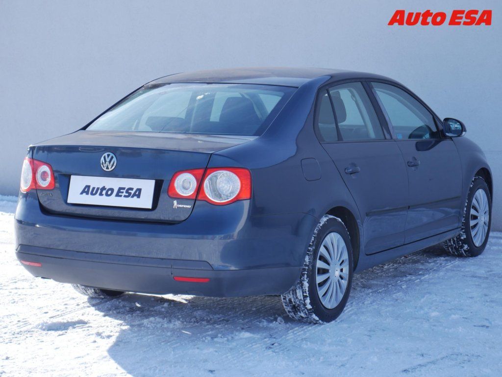 Volkswagen Jetta, 1.6i,ČR,autoAC - fotka 4