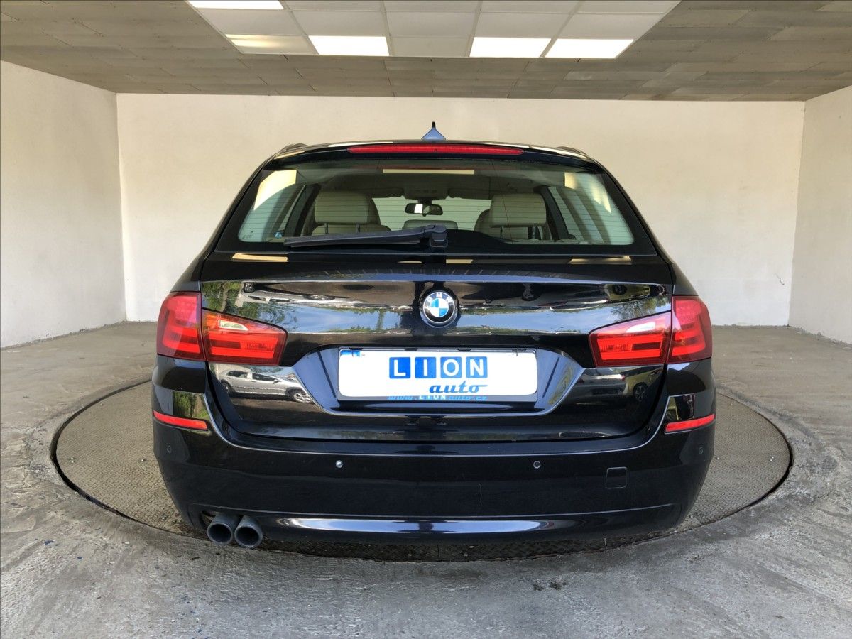 BMW Řada 5, 3,0 525d Touring - fotka 6