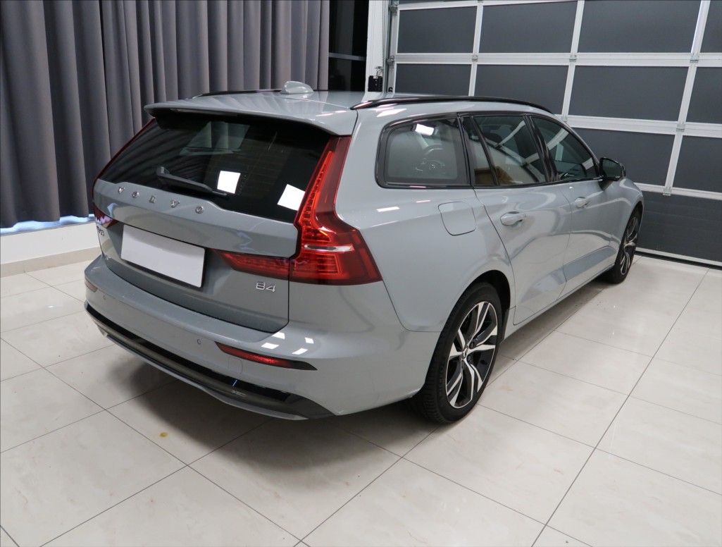 Volvo V60, 2,0 B4 AUT PLUS - fotka 4