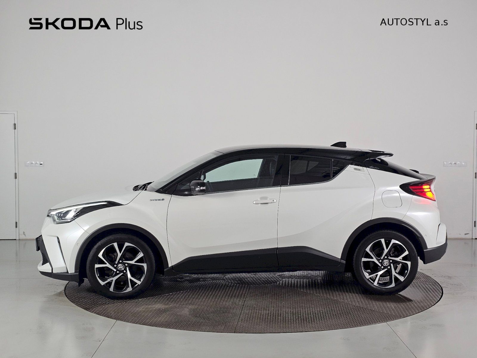 Toyota C-HR, 2.0HEV 184k SELECTION - fotka 3