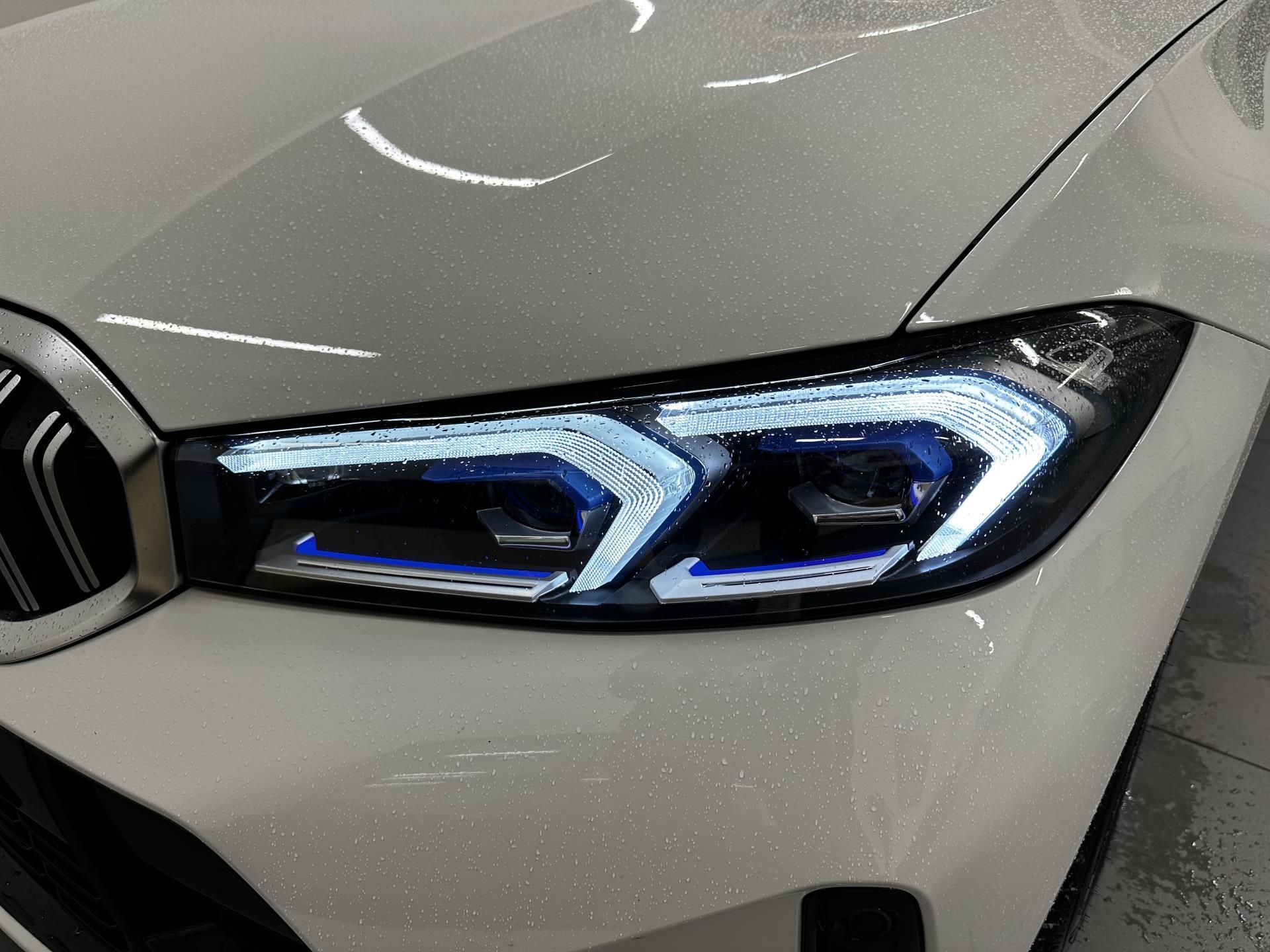 BMW Řada 3, 330i xDrive Touring - fotka 6