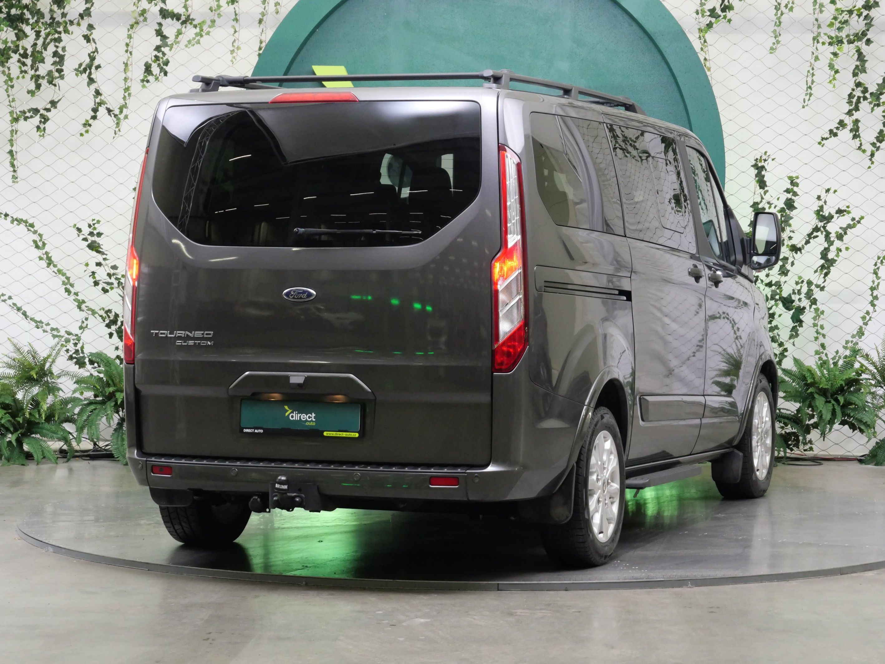 Ford Tourneo Custom, 2.0 EcoBlue 96 kW Titanium L1 - fotka 2
