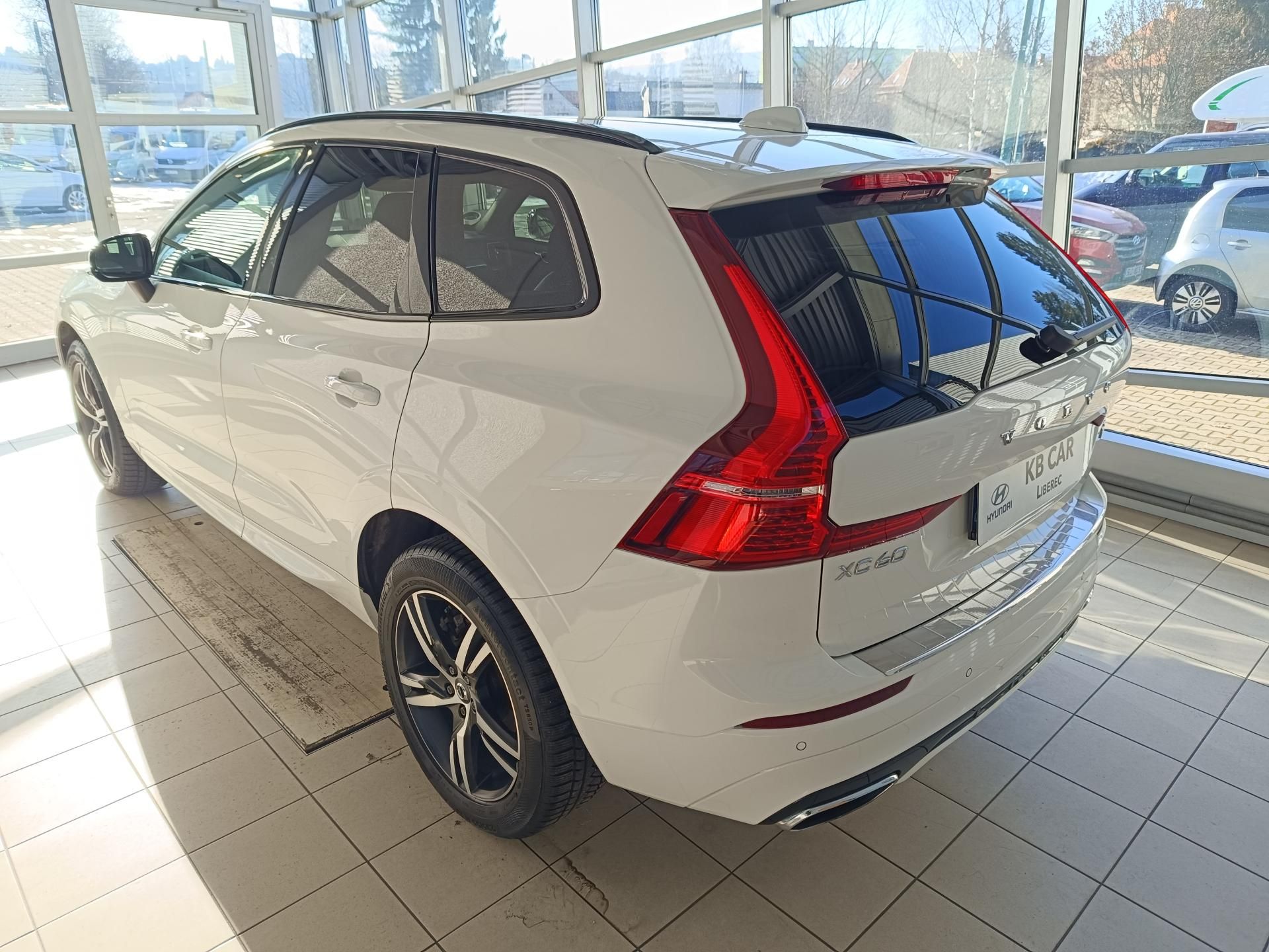 Volvo XC60, 2.0 B5 AWD 173kW R-Design AT - fotka 2