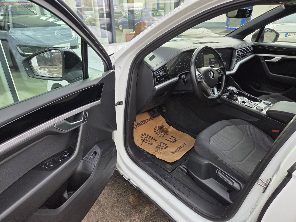Volkswagen Touareg, 3.0 TDI DSG Vzduch - fotka 5