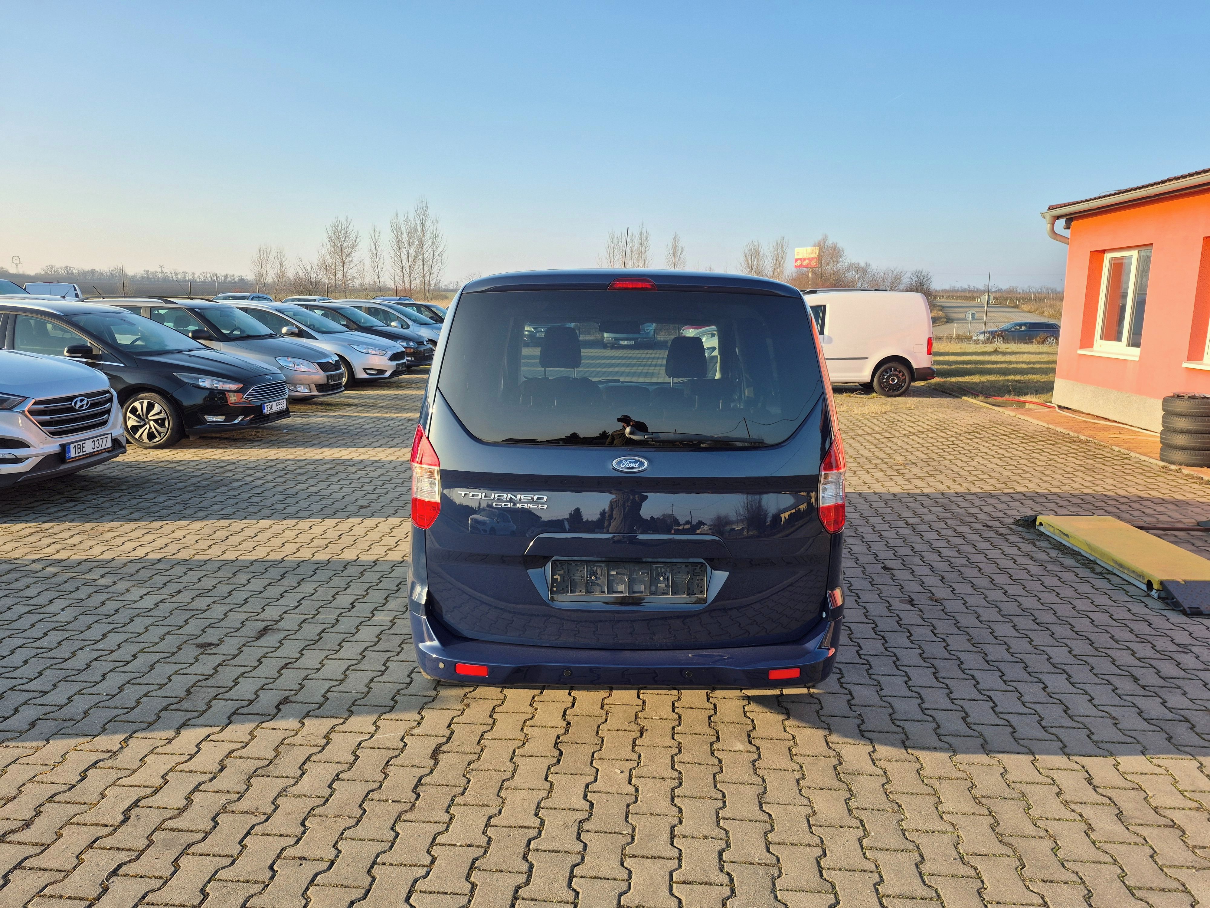 Ford Tourneo Courier, 1.5TDCI, 55kW, 1.maj, serviska - fotka 5