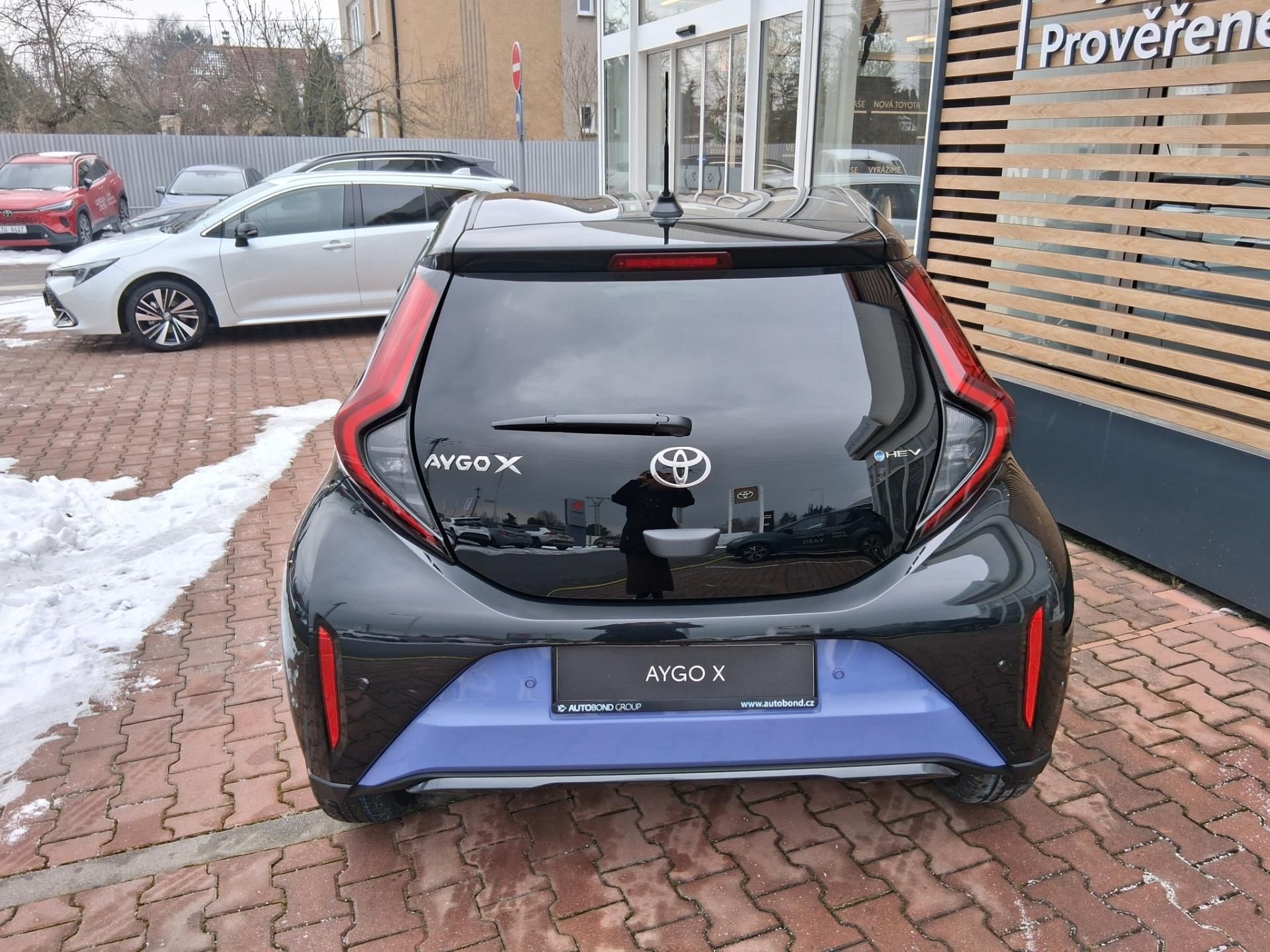 Toyota Aygo, 1,5 HEV EXECUTIVE - fotka 6
