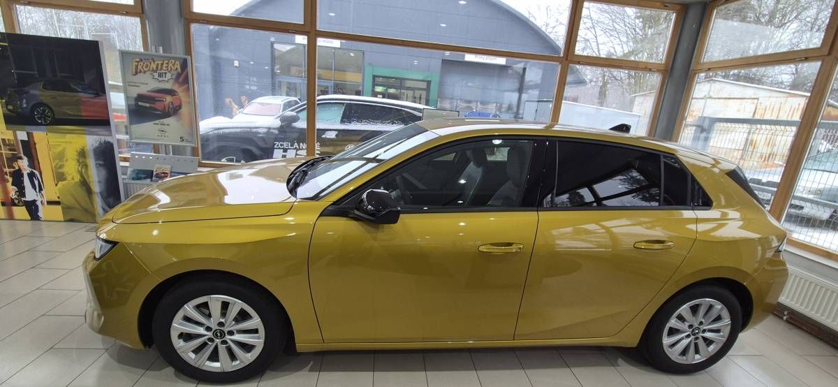 Opel Astra, Edition HB 1.2 TURBO (96kW/130 - fotka 2