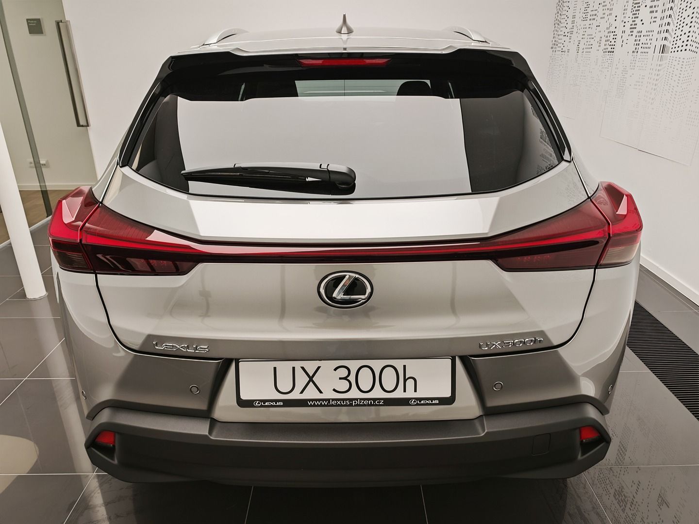 Lexus UX 300h, 300h Business TECH - fotka 5