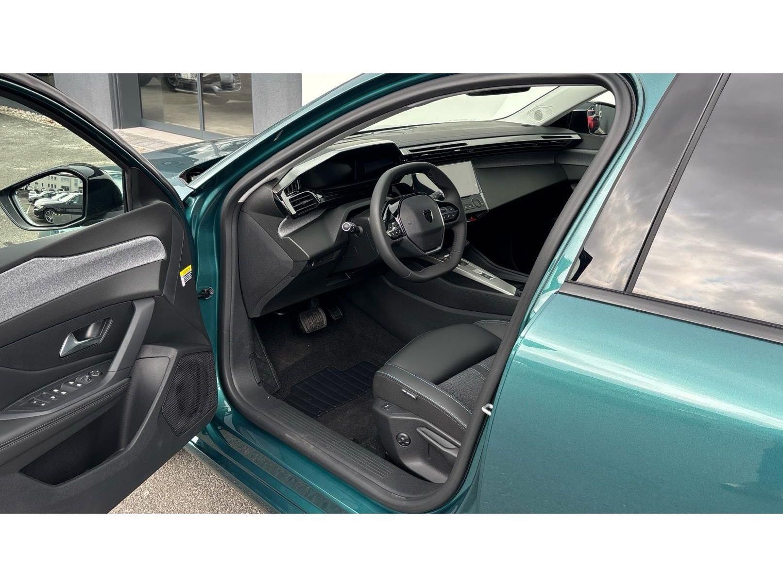 Peugeot 308, 1.2 Hybrid / 100 kW ALLURE - fotka 6