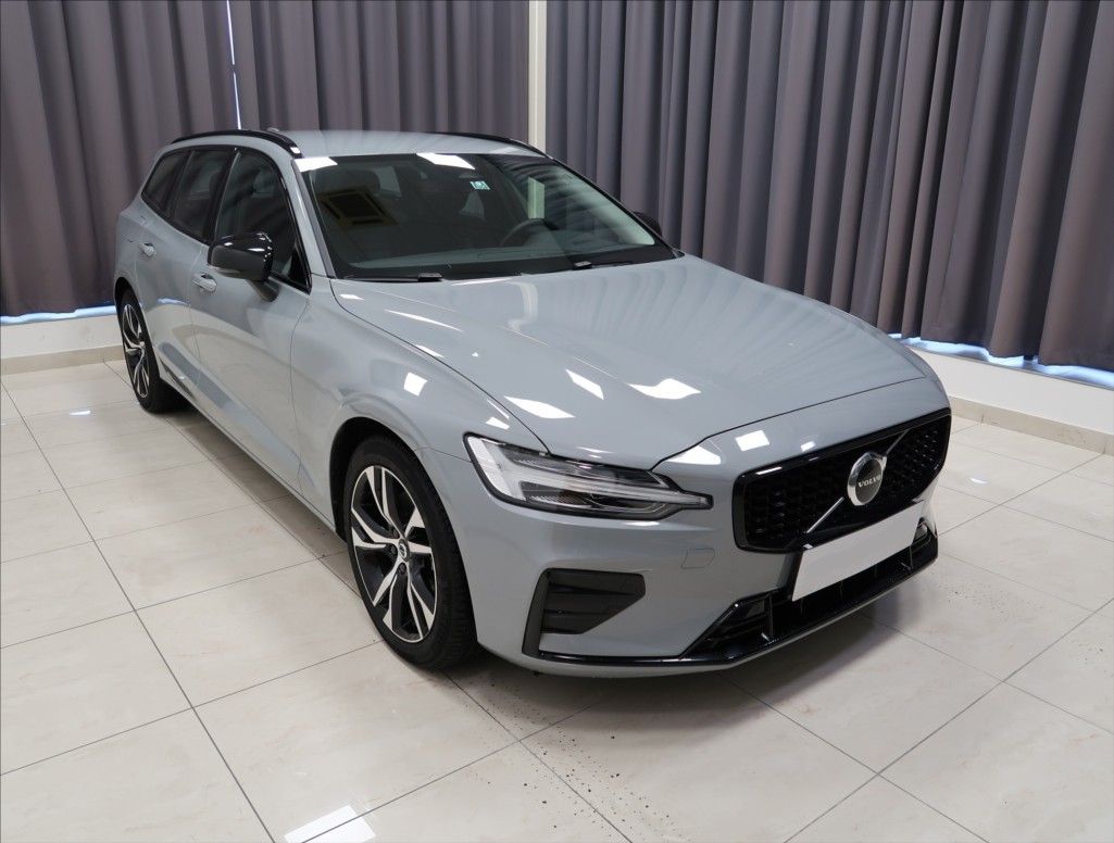 Volvo V60, 2,0 B4 AUT PLUS - fotka 3