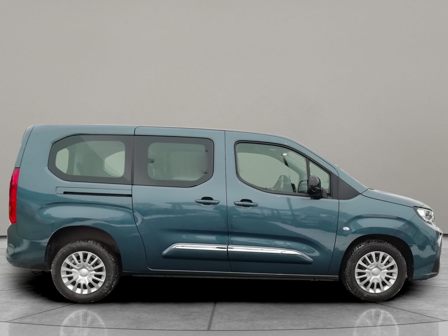 Toyota Proace City Verso, 1,5 D-4D L2 A/T Business - fotka 3
