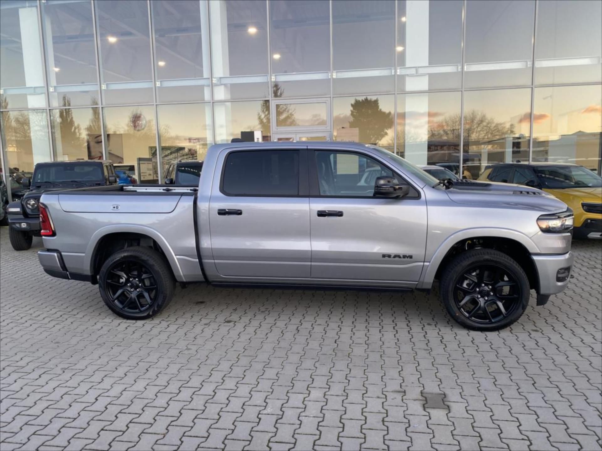 Dodge Ram, 3,0 R6 LPG R6 Laramie Night - fotka 2