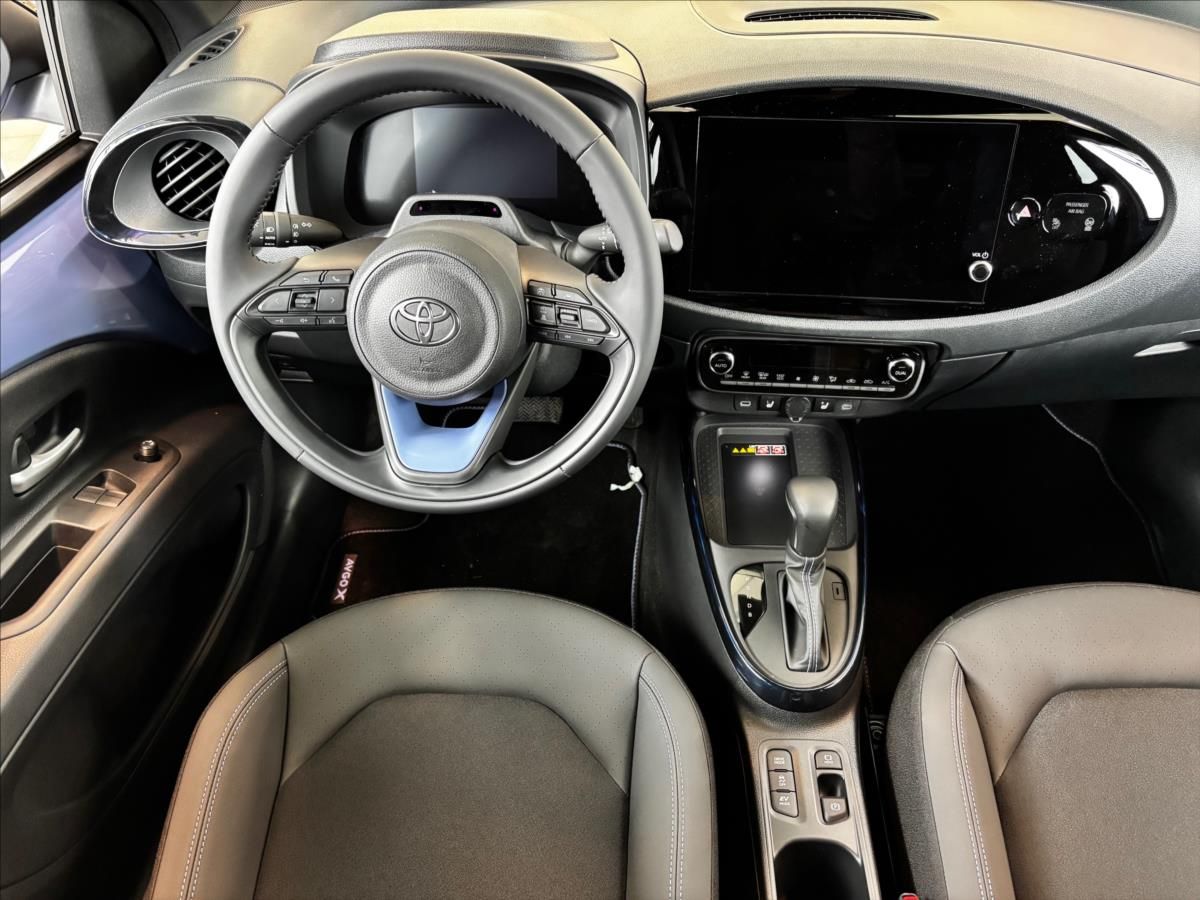 Toyota Aygo, 1,5 HEV Executive - fotka 6