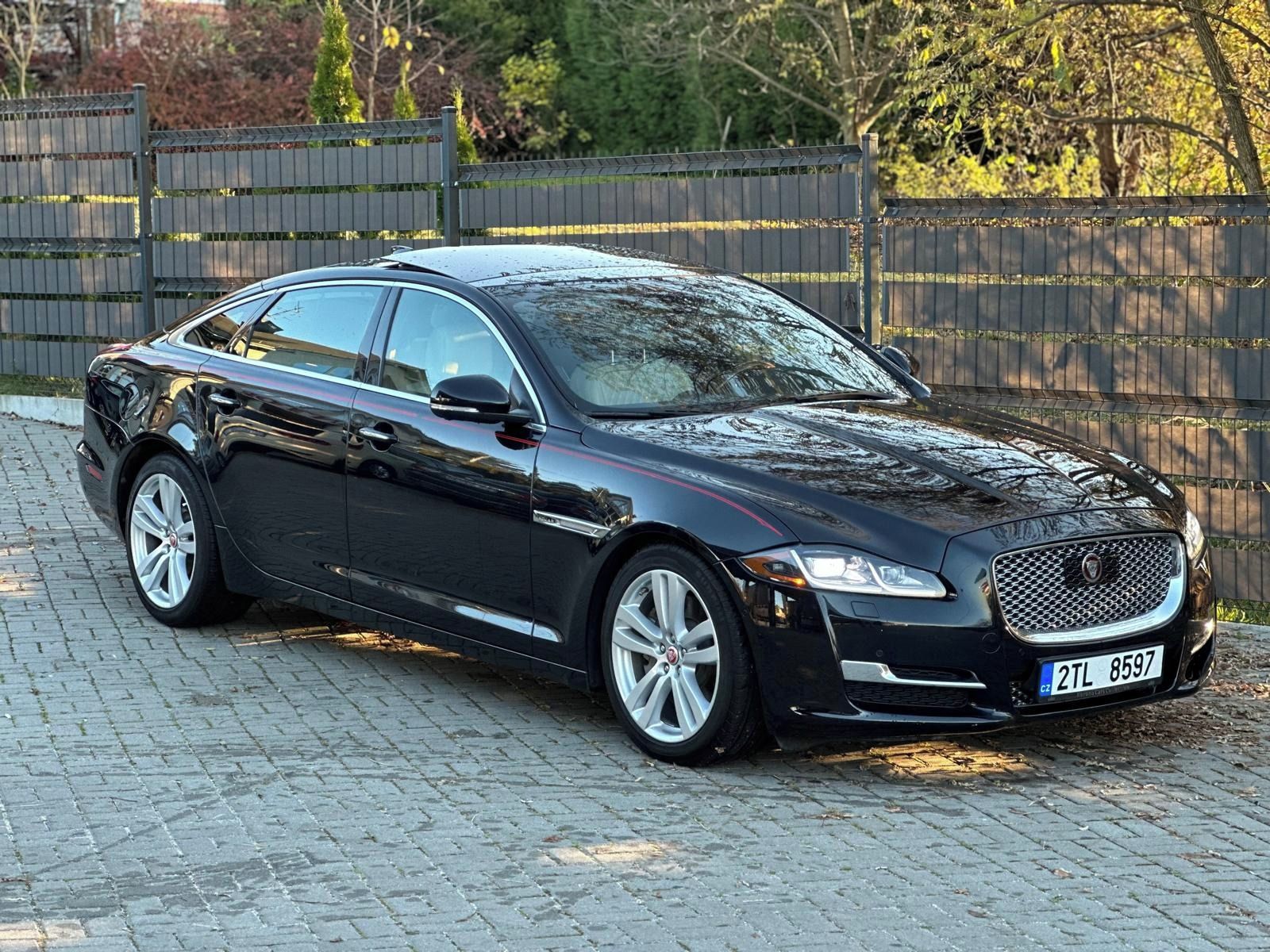 Jaguar XJ, LONG PORTFOLIO 4X4/3.0 340HP - fotka 6