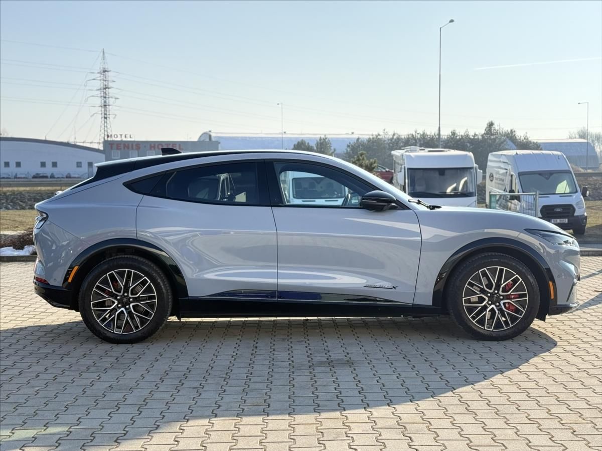 Ford Mustang Mach-E, 88kWh Premium Panorama - fotka 6