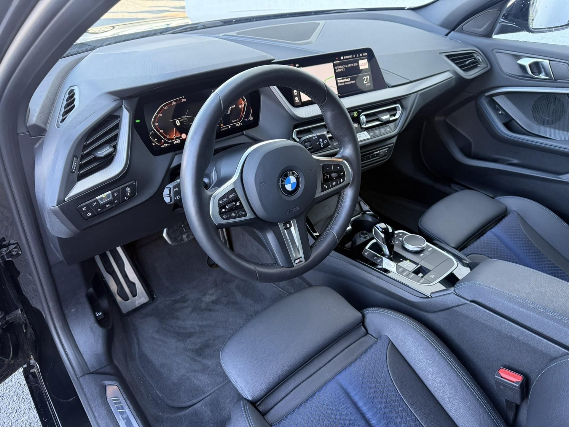 BMW Řada 1, 118i Hatchback - fotka 6
