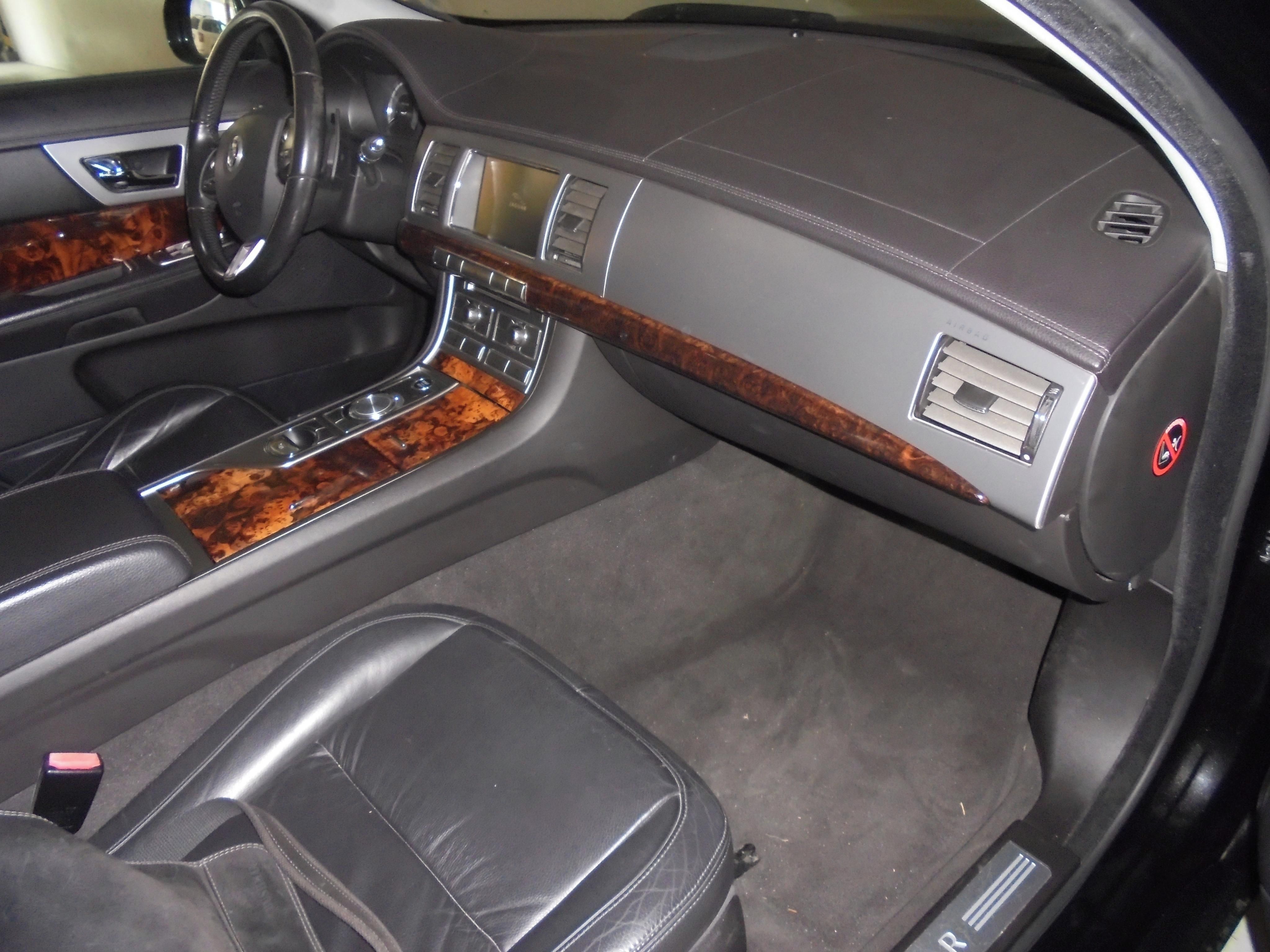 Jaguar XF, JAGUAR 3. D. V 6 - fotka 4
