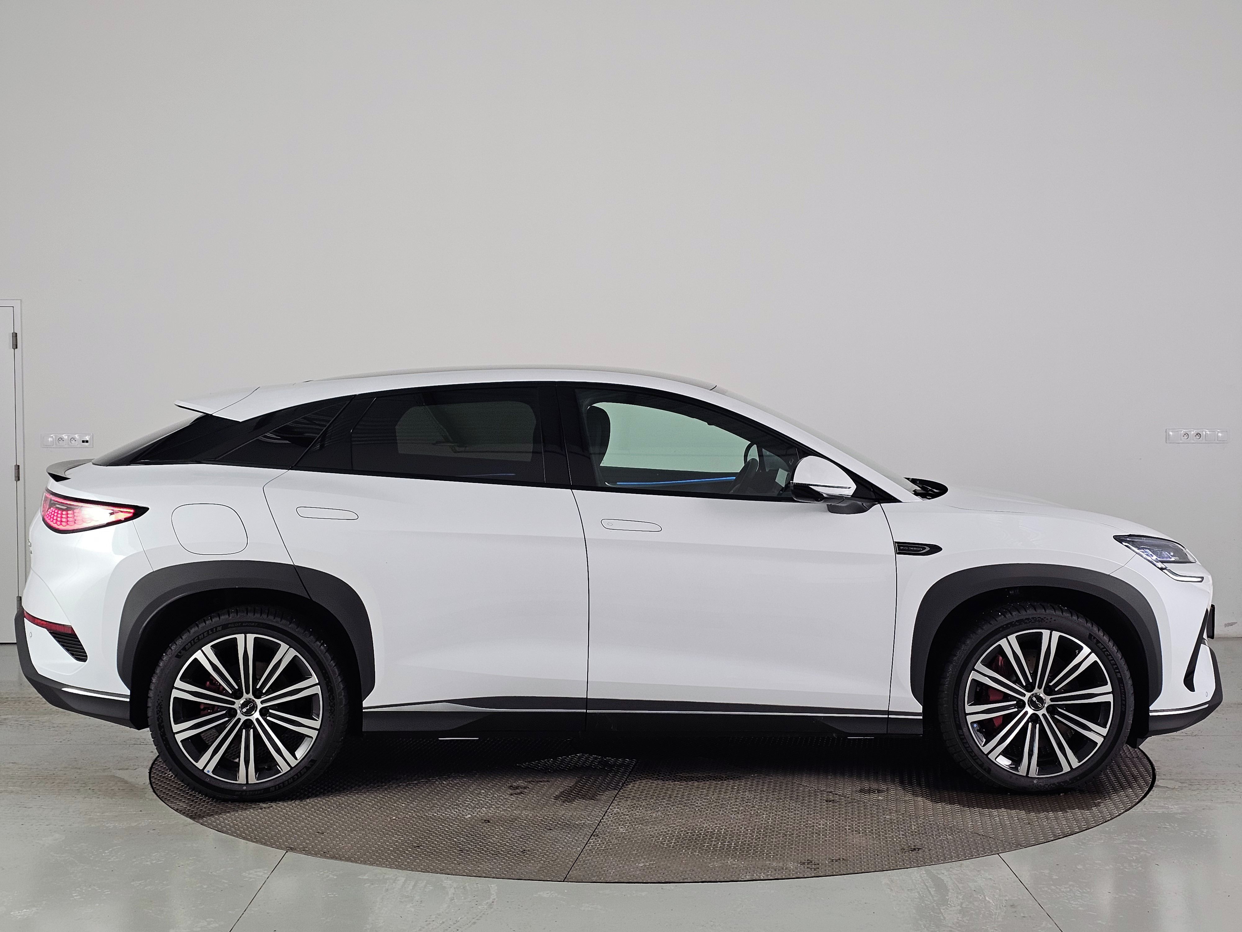BYD Sealion 7, 530 k Design 82,5kWh AWD - fotka 6