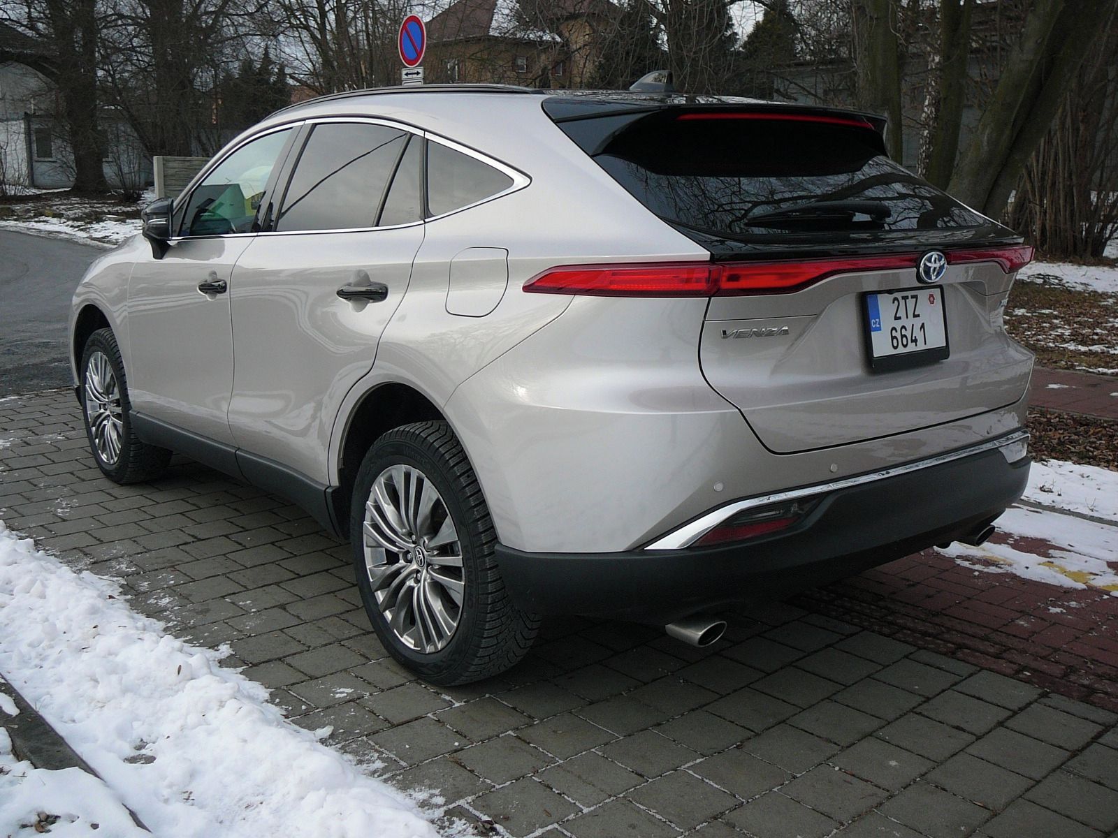 Toyota Venza, 2.5i Hybrid XLE 48000KM!!! - fotka 4