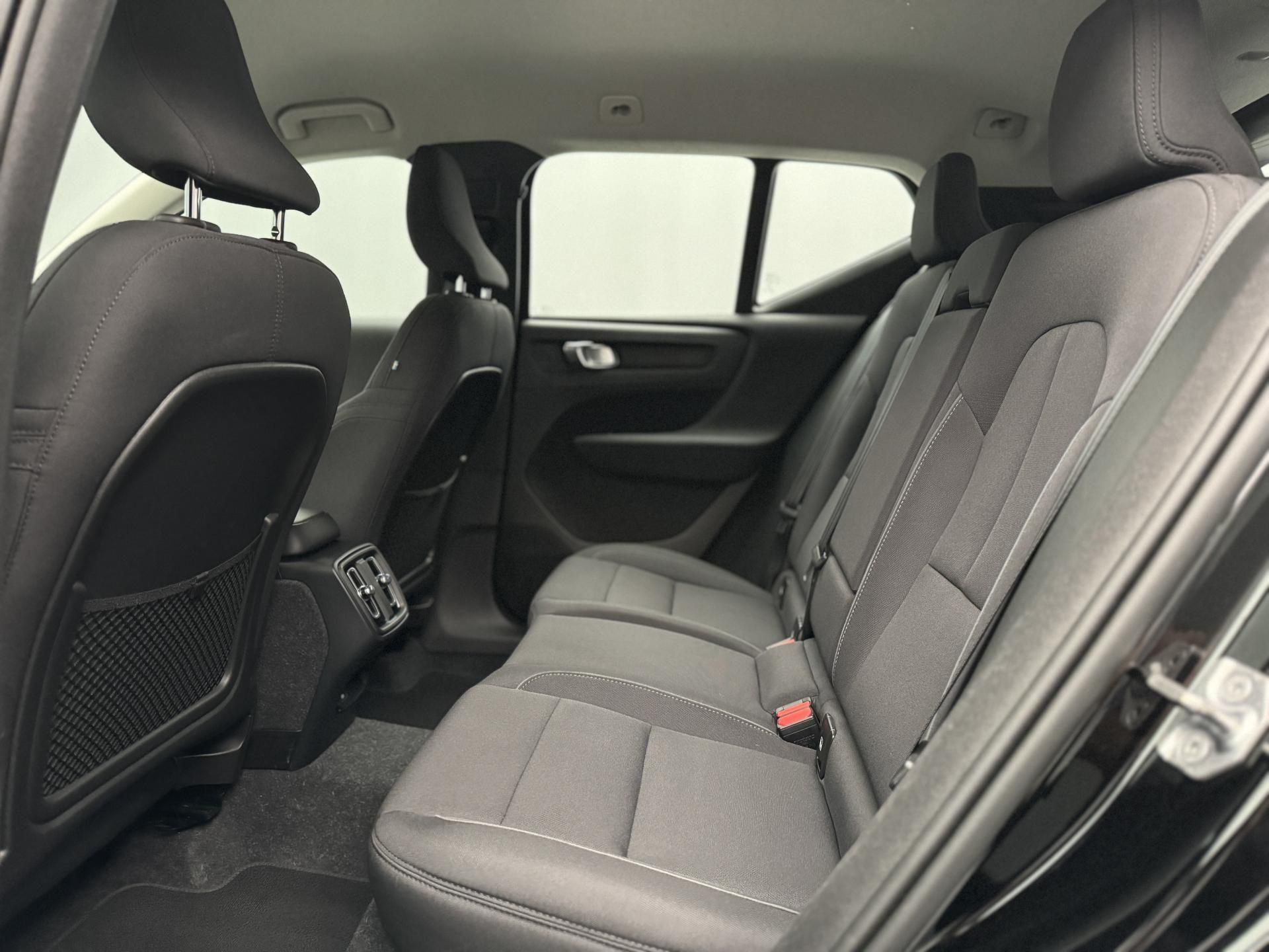 Volvo XC40, T3 MOMENTUM CZ 1.maj - fotka 6