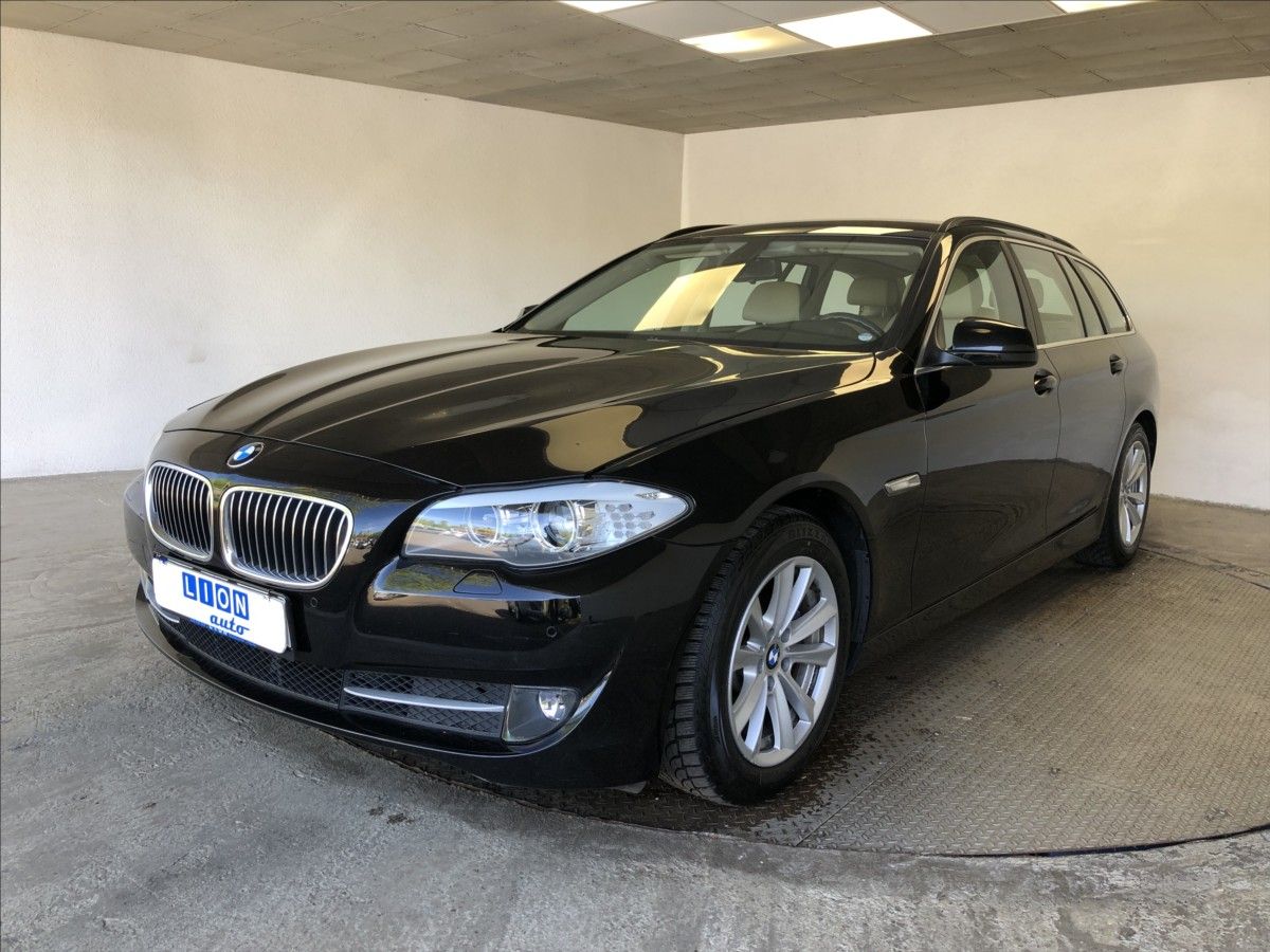 BMW Řada 5, 3,0 525d Touring - fotka 3